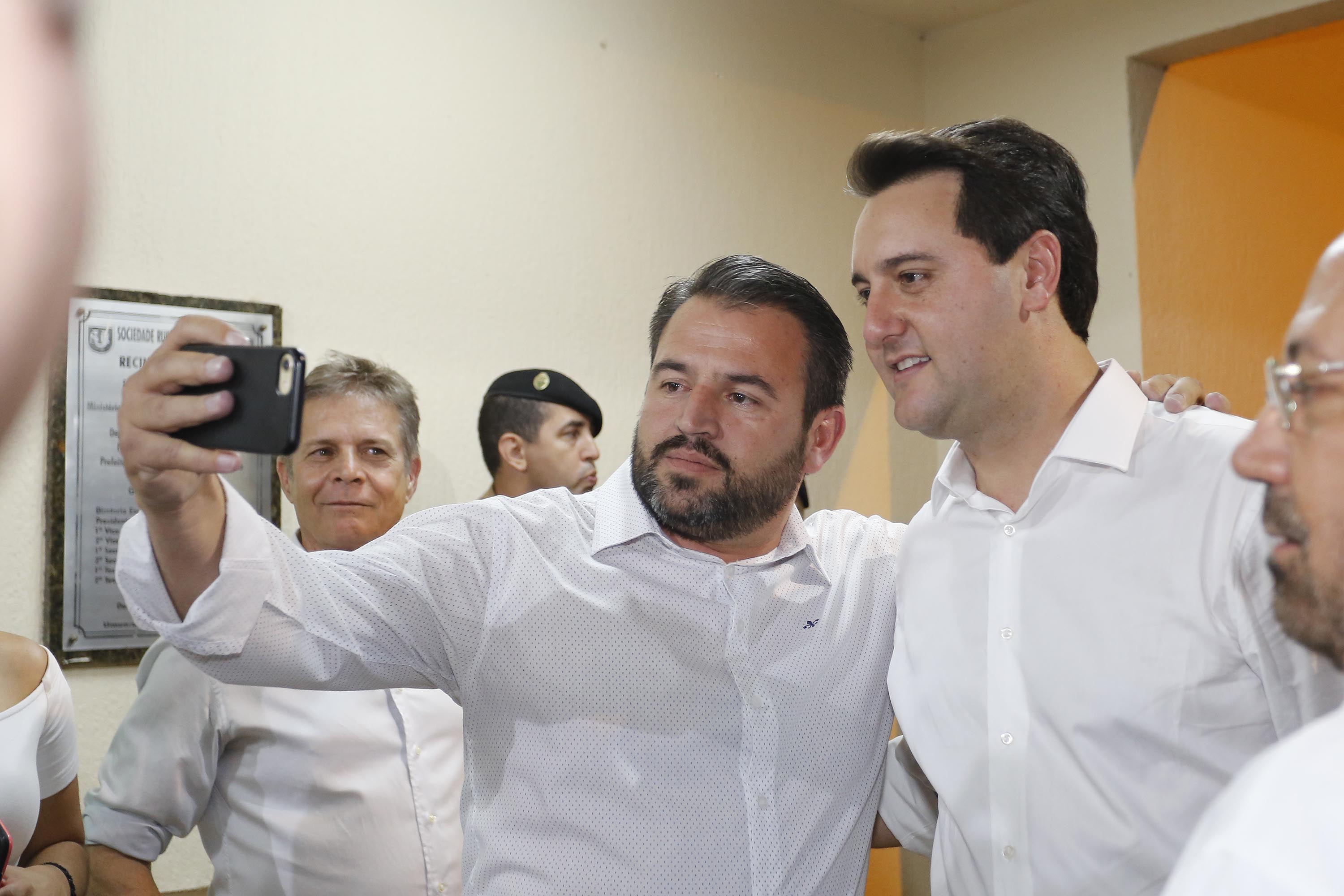 O governador Carlos Massa Ratinho Junior, participa do lançamento da 45ª Exposição Agropecuária, Industrial e Comercial de Umuarama. Presentes no evento: prefeito de Umuarama, Celso Luiz Pozzobom; presidente da Sociedade Rural, Milton Gaiari; secretário do Meio Ambiente, Márcio Nunes; secretário da Infraestrutura e Logística, Sandro Alex, deputados e demais autoridades - Umuarama, 05/02/2019 - Foto: Arnaldo Alves/ANPr
