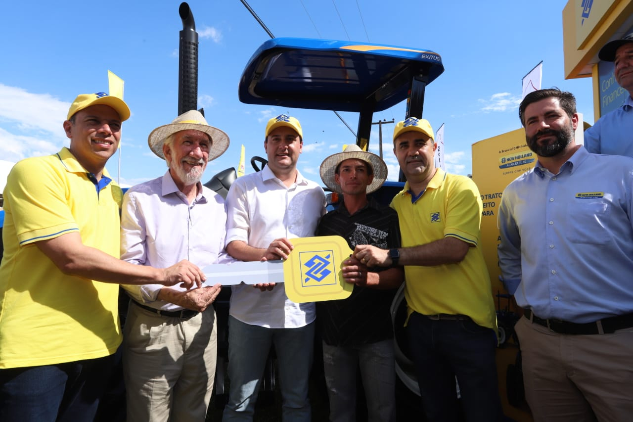 O governador Carlos Massa Ratinho Júnior entregou nesta quinta-feira (7), durante o Show Rural, em Cascavel, três tratores agrícolas para produtores do município de Catanduvas. - Cascavel, 07/02/2019 - Foto: Rodrigo Félix Leal/ANPr