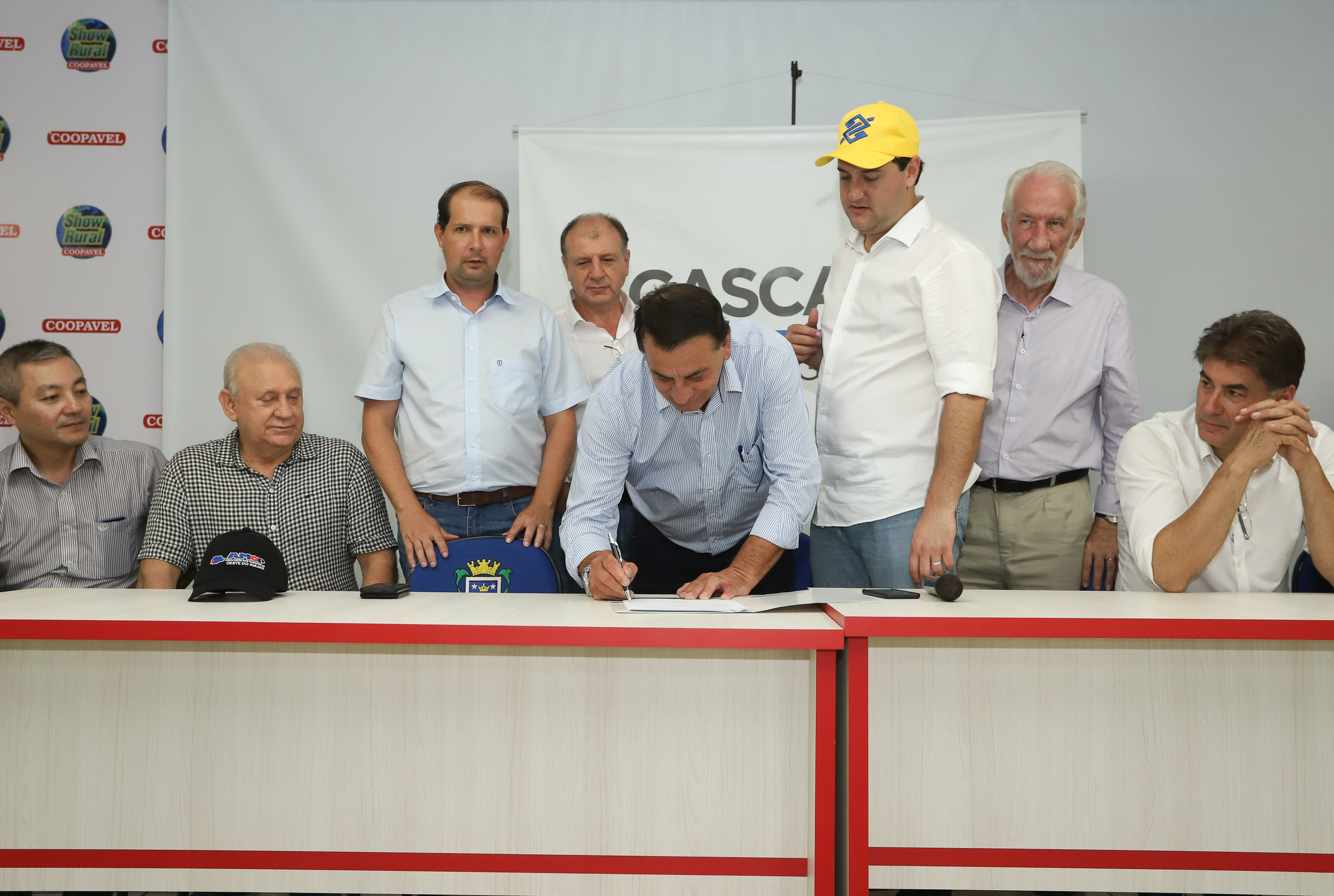 O governador Carlos Massa Ratinho Junior afirmou nesta quinta-feira (07), em Cascavel, que vai editar um decreto regulamentando a aplicação da lei que estabelece a perenidade da Tarifa Rural Noturna de energia. - Cascavel, 07/02/2019 - Foto: Rodrigo Félix Leal