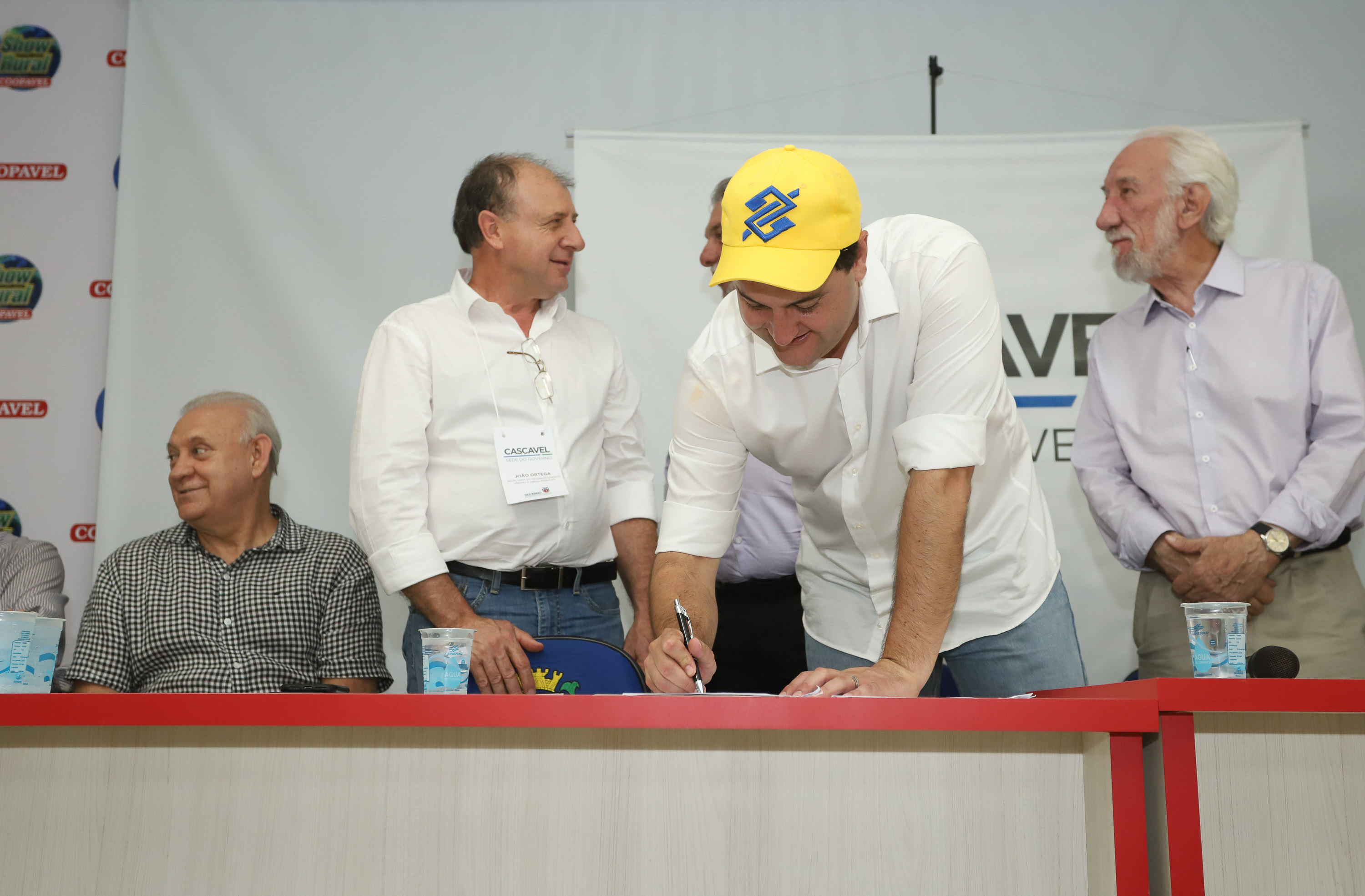O governador Carlos Massa Ratinho Junior afirmou nesta quinta-feira (07), em Cascavel, que vai editar um decreto regulamentando a aplicação da lei que estabelece a perenidade da Tarifa Rural Noturna de energia. - Cascavel, 07/02/2019 - Foto: Rodrigo Félix Leal