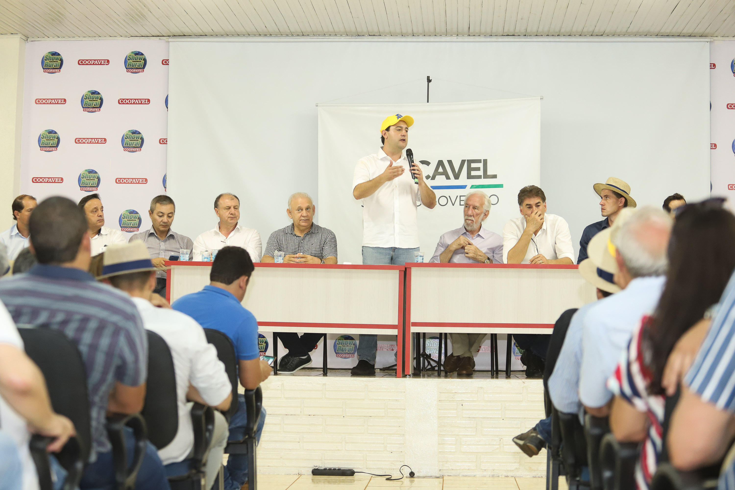 O governador Carlos Massa Ratinho Junior afirmou nesta quinta-feira (07), em Cascavel, que vai editar um decreto regulamentando a aplicação da lei que estabelece a perenidade da Tarifa Rural Noturna de energia. - Cascavel, 07/02/2019 - Foto: Rodrigo Félix Leal