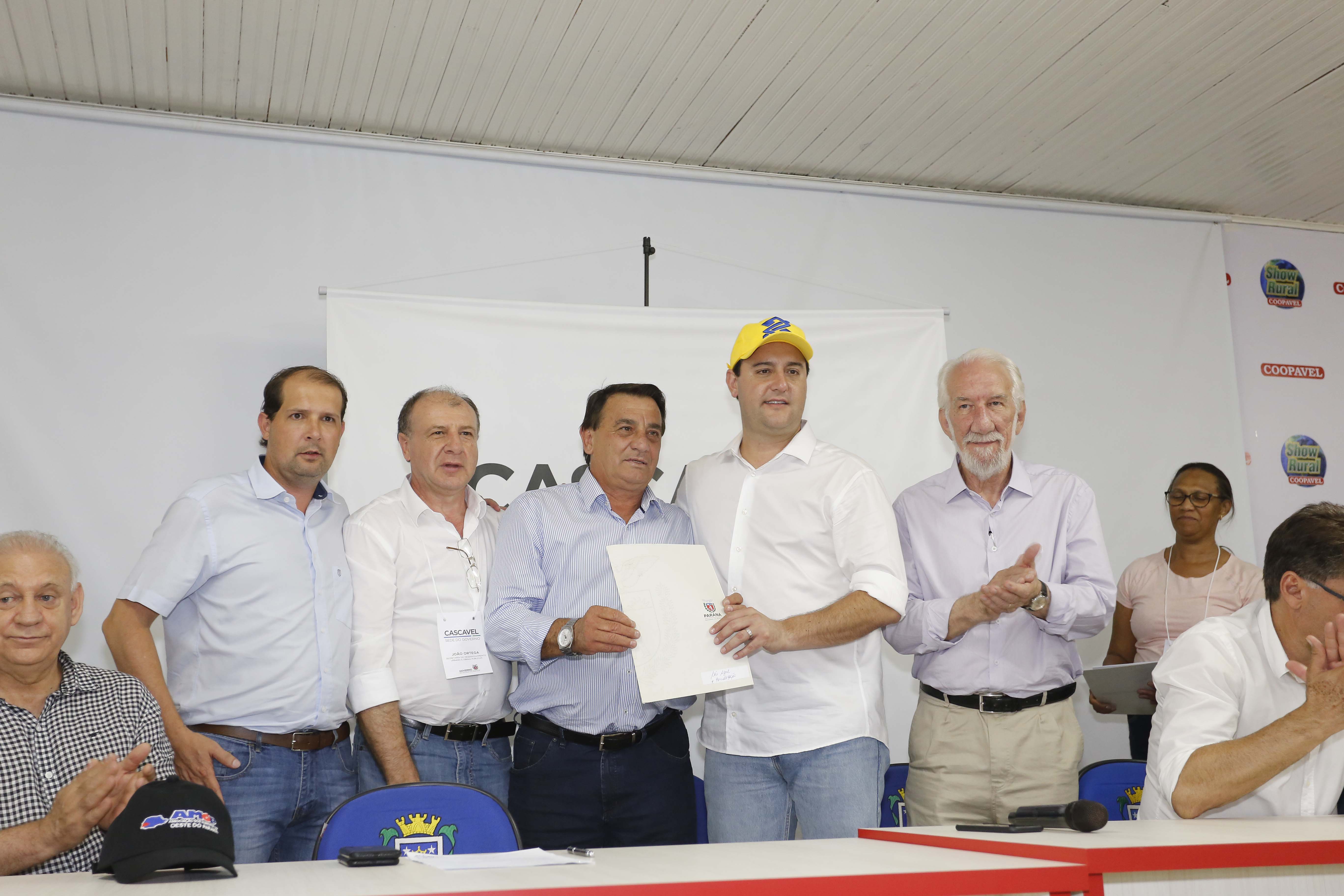O governador Carlos Massa Ratinho Junior afirmou nesta quinta-feira (07), em Cascavel, que vai editar um decreto regulamentando a aplicação da lei que estabelece a perenidade da Tarifa Rural Noturna de energia. - Cascavel, 07/02/2019 - Foto: Arnaldo Alves/ANPr