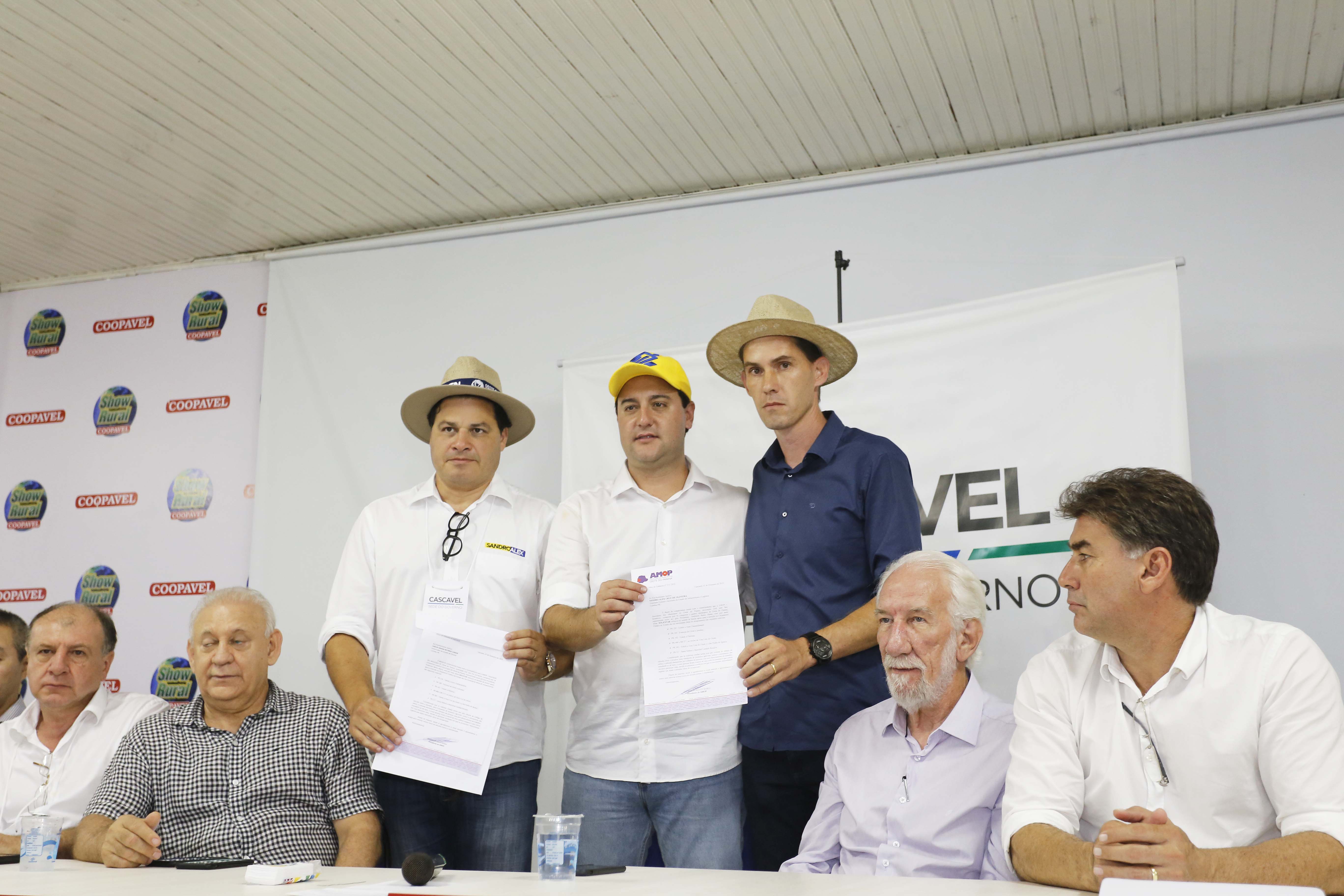 O governador Carlos Massa Ratinho Junior afirmou nesta quinta-feira (07), em Cascavel, que vai editar um decreto regulamentando a aplicação da lei que estabelece a perenidade da Tarifa Rural Noturna de energia. - Cascavel, 07/02/2019 - Foto: Arnaldo Alves/ANPr
