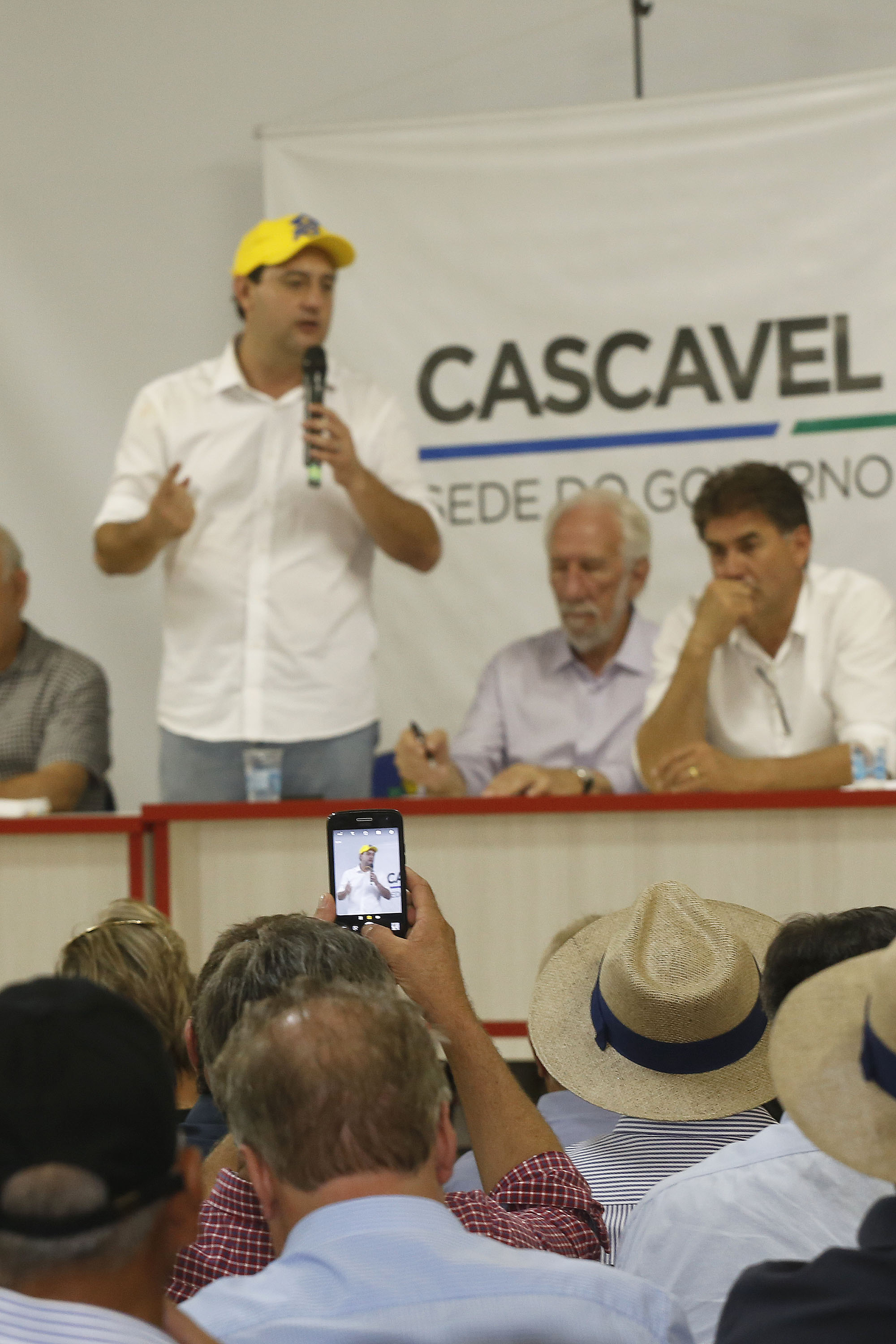 O governador Carlos Massa Ratinho Junior afirmou nesta quinta-feira (07), em Cascavel, que vai editar um decreto regulamentando a aplicação da lei que estabelece a perenidade da Tarifa Rural Noturna de energia. - Cascavel, 07/02/2019 - Foto: Arnaldo Alves/ANPr