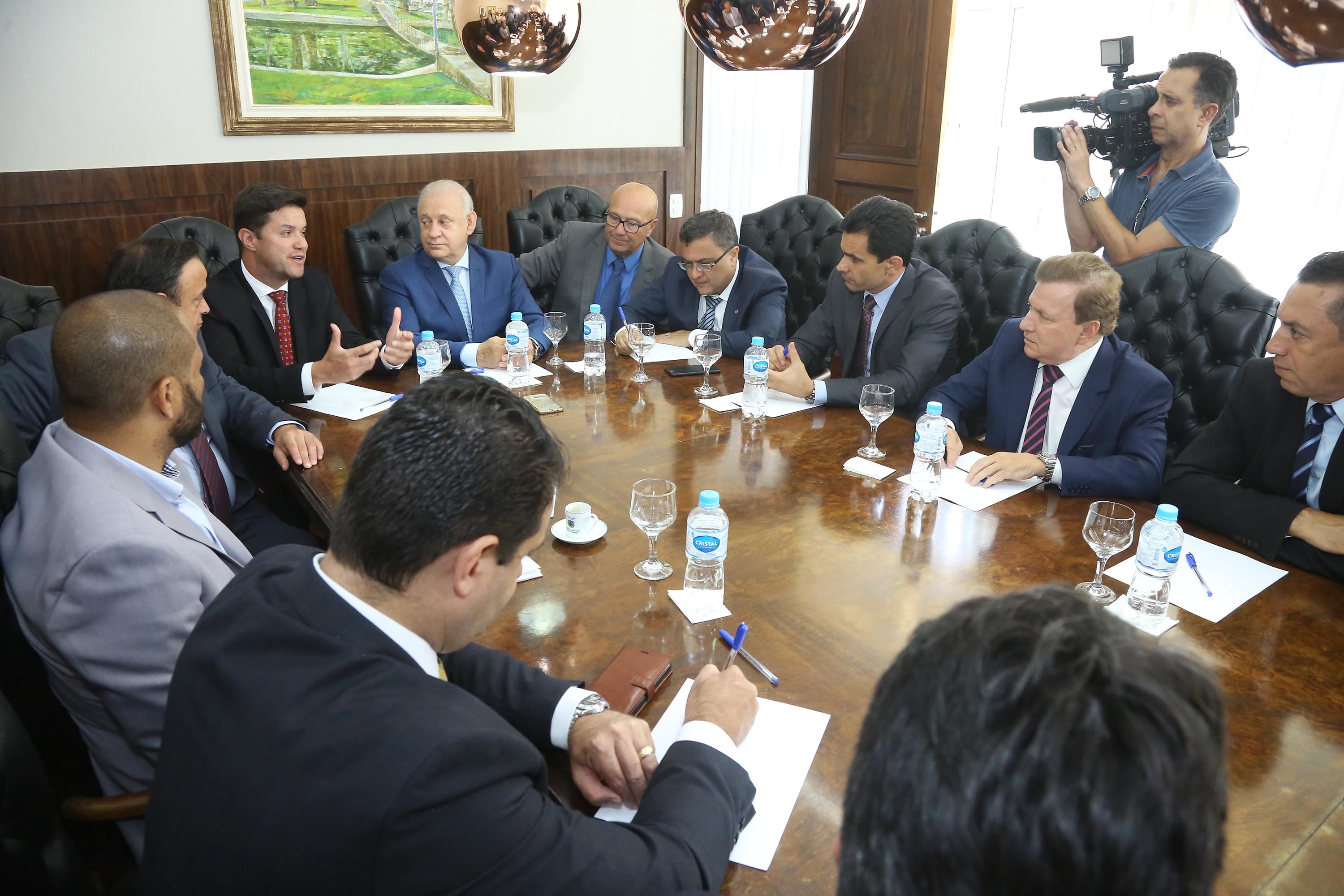 O chefe de Casa Civil, Guto Silva, e o secretário de Planejamento, Valdemar Bernardo Jorge, apresentaram nesta segunda-feira (11) aos líderes da Assembleia Legislativa do Paraná (Alep) o projeto de lei da reforma administrativa que extingue 13 secretarias e gera economia de R$ 10 milhões por ano aos cofres públicos. - Curitiba,11/02/2019 Foto:Jaelson Lucas / ANPr