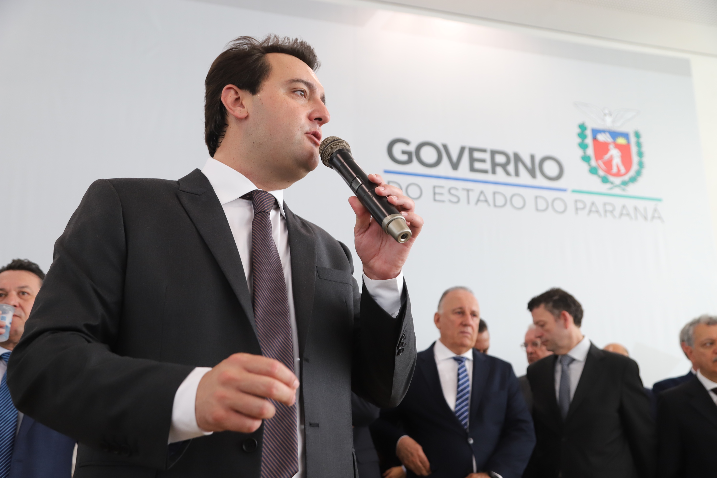 O governador Carlos Massa Ratinho Junior deu posse, em cerimônia no Palácio Iguaçu, ao secretário de Estado do Desenvolvimento Sustentável e Turismo, Marcio Nunes, e aos presidentes das autarquias vinculadas à pasta. Foram empossados os presidentes do Instituto Água e Terra, Everton Souza; do Simepar, Eduardo Alvin; da Paraná Desenvolvimento, Eduardo Bekin; e da Paraná Turismo, João Jacob Mehl. - Curitiba, 12/02/2019 - Foto: José Fernando Ogura/ANPr
