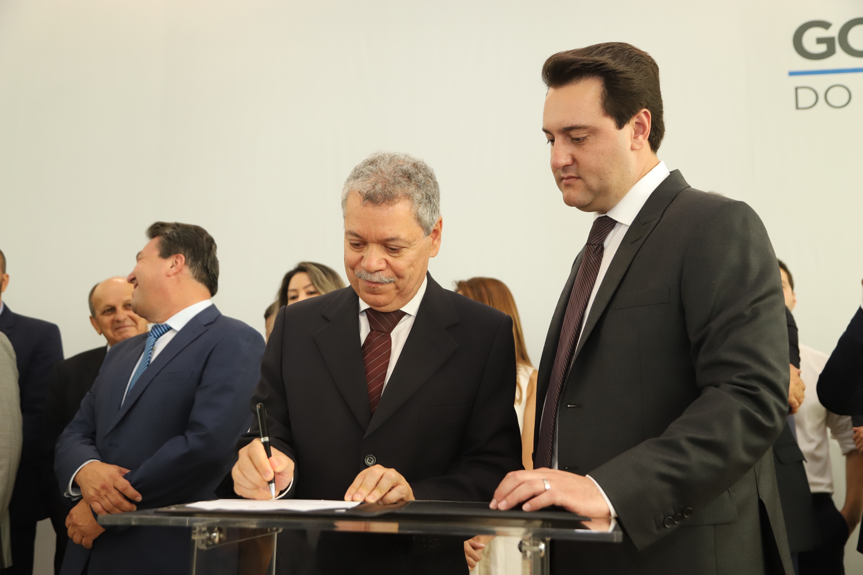 O governador Carlos Massa Ratinho Junior deu posse, em cerimônia no Palácio Iguaçu, ao secretário de Estado do Desenvolvimento Sustentável e Turismo, Marcio Nunes, e aos presidentes das autarquias vinculadas à pasta. Foram empossados os presidentes do Instituto Água e Terra, Everton Souza; do Simepar, Eduardo Alvin; da Paraná Desenvolvimento, Eduardo Bekin; e da Paraná Turismo, João Jacob Mehl. - Curitiba, 12/02/2019 - Foto: José Fernando Ogura/ANPr