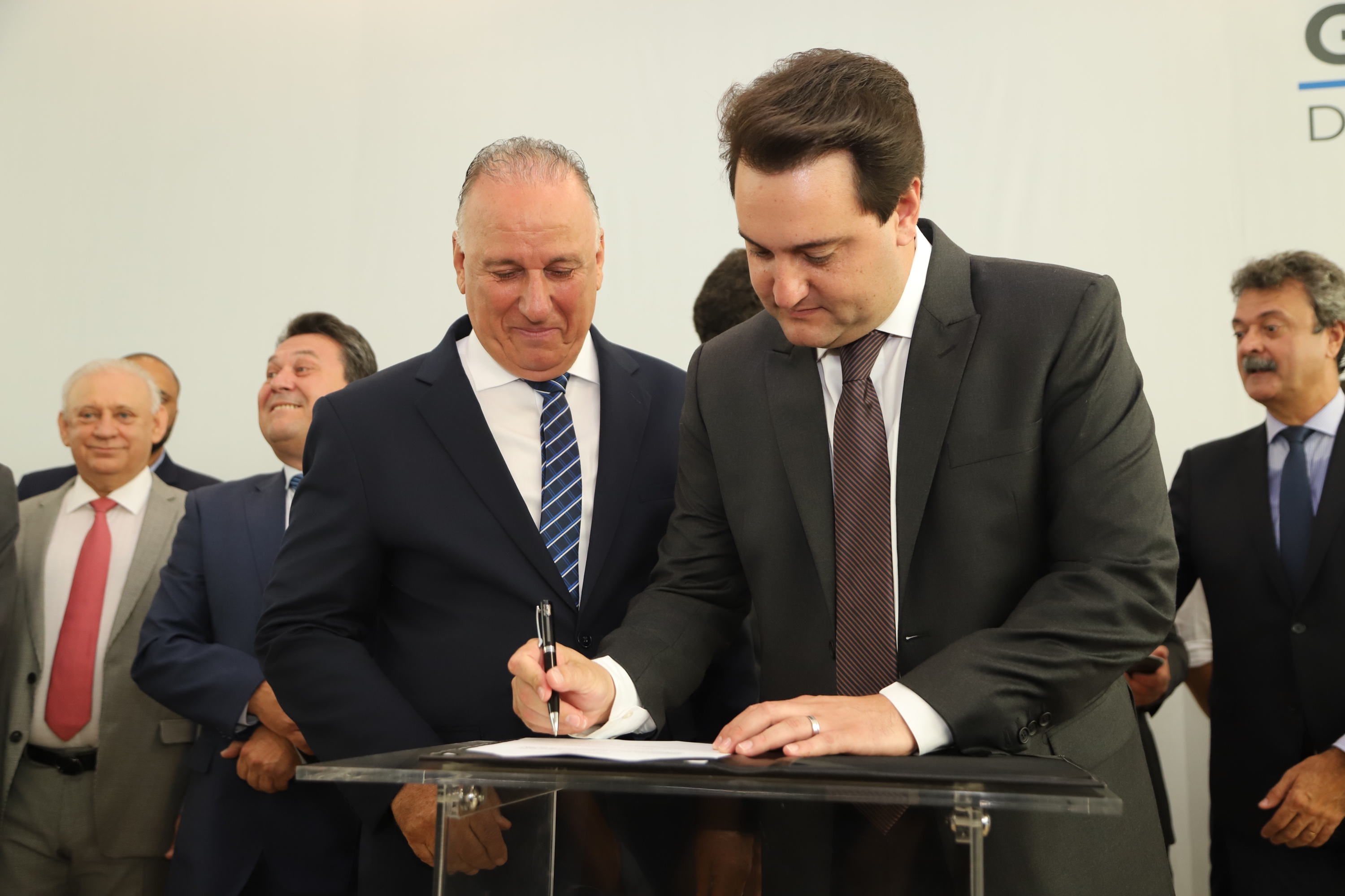 O governador Carlos Massa Ratinho Junior deu posse, em cerimônia no Palácio Iguaçu, ao secretário de Estado do Desenvolvimento Sustentável e Turismo, Marcio Nunes, e aos presidentes das autarquias vinculadas à pasta. Foram empossados os presidentes do Instituto Água e Terra, Everton Souza; do Simepar, Eduardo Alvin; da Paraná Desenvolvimento, Eduardo Bekin; e da Paraná Turismo, João Jacob Mehl. - Curitiba, 12/02/2019 - Foto: José Fernando Ogura/ANPr