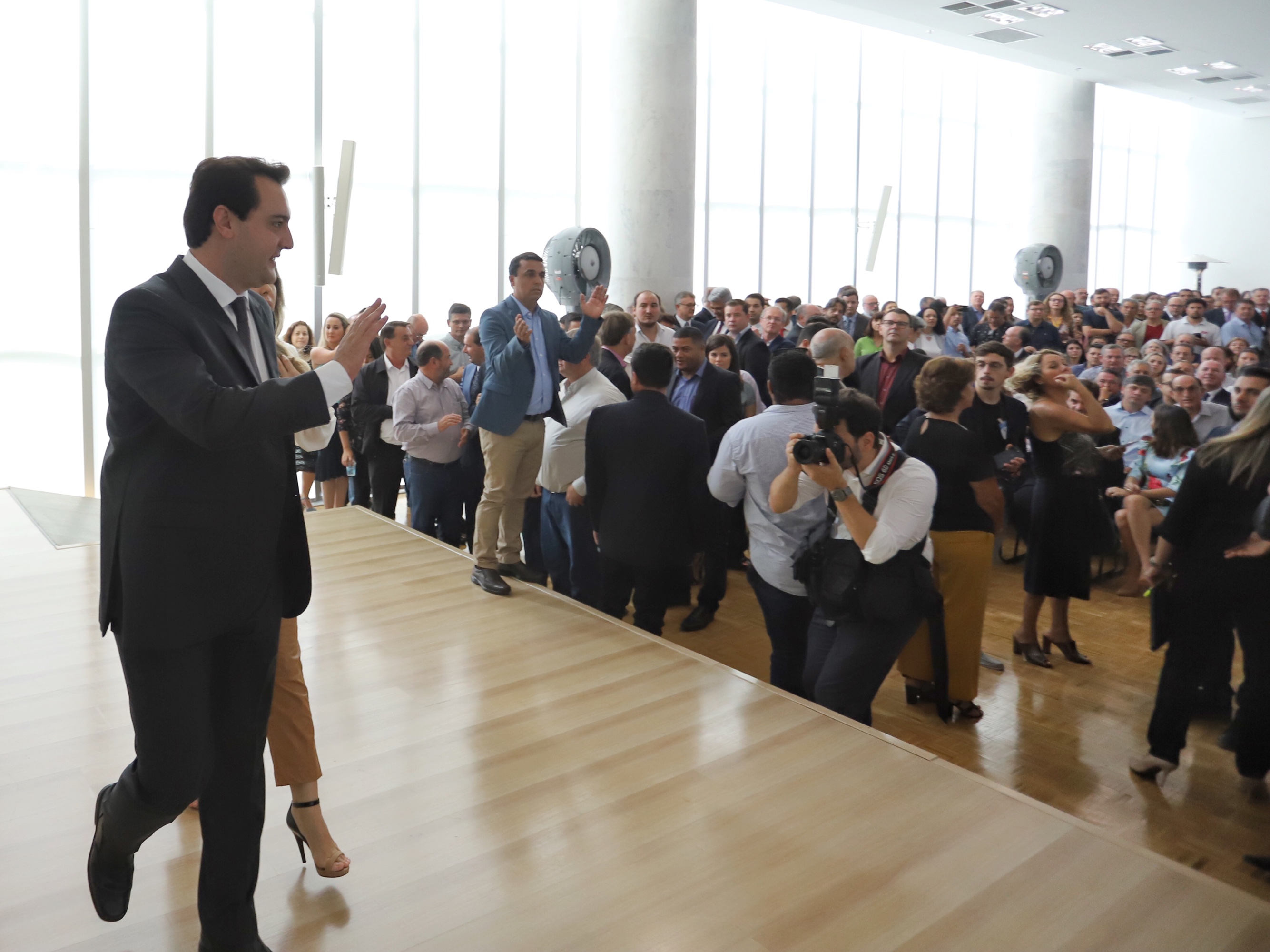 O governador Carlos Massa Ratinho Junior deu posse, em cerimônia no Palácio Iguaçu, ao secretário de Estado do Desenvolvimento Sustentável e Turismo, Marcio Nunes, e aos presidentes das autarquias vinculadas à pasta. Foram empossados os presidentes do Instituto Água e Terra, Everton Souza; do Simepar, Eduardo Alvin; da Paraná Desenvolvimento, Eduardo Bekin; e da Paraná Turismo, João Jacob Mehl. - Curitiba, 12/02/2019 - Foto: José Fernando Ogura/ANPr