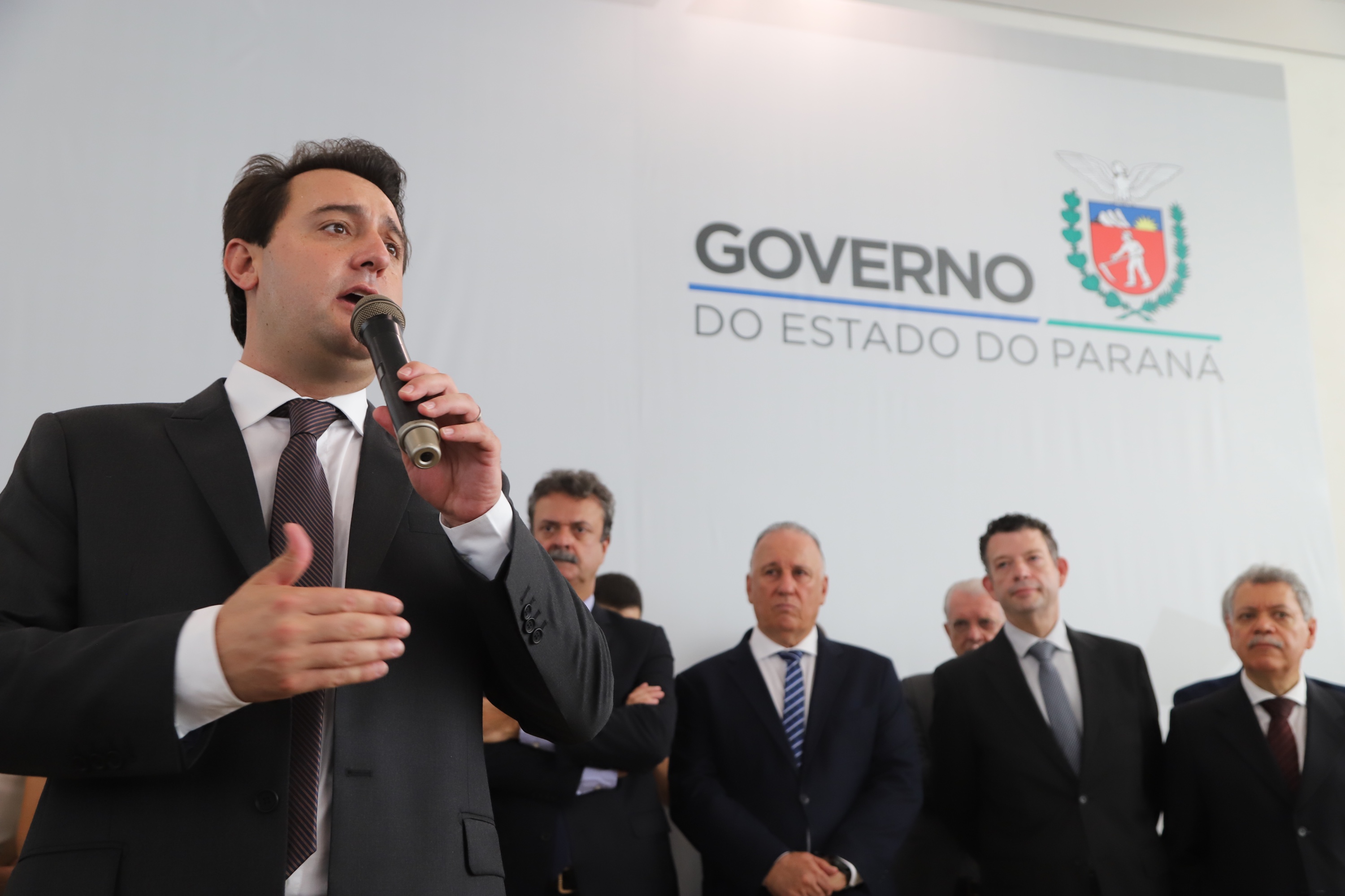 O governador Carlos Massa Ratinho Junior deu posse, em cerimônia no Palácio Iguaçu, ao secretário de Estado do Desenvolvimento Sustentável e Turismo, Marcio Nunes, e aos presidentes das autarquias vinculadas à pasta. Foram empossados os presidentes do Instituto Água e Terra, Everton Souza; do Simepar, Eduardo Alvin; da Paraná Desenvolvimento, Eduardo Bekin; e da Paraná Turismo, João Jacob Mehl. - Curitiba, 12/02/2019 - Foto: José Fernando Ogura/ANPr