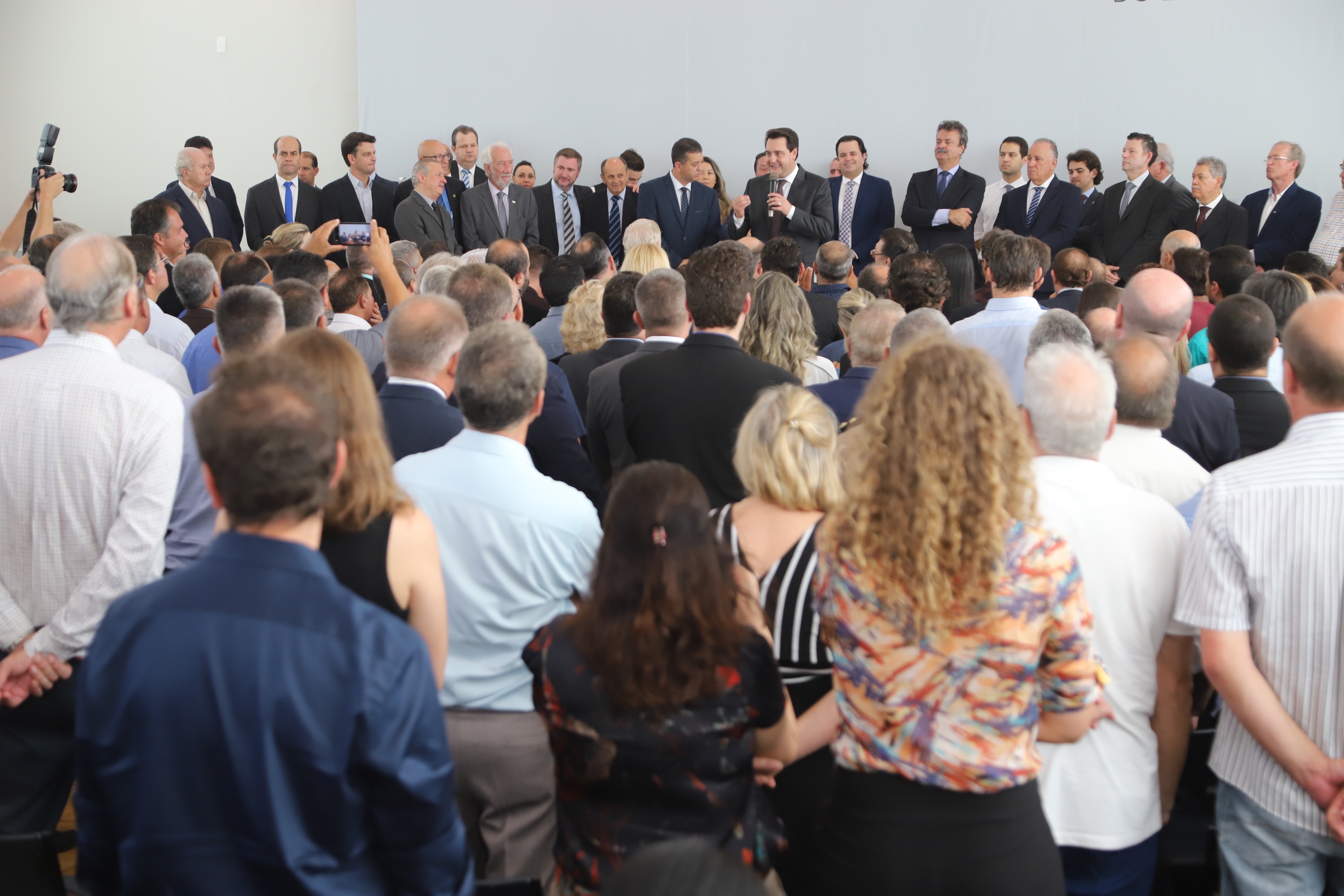 O governador Carlos Massa Ratinho Junior deu posse, em cerimônia no Palácio Iguaçu, ao secretário de Estado do Desenvolvimento Sustentável e Turismo, Marcio Nunes, e aos presidentes das autarquias vinculadas à pasta. Foram empossados os presidentes do Instituto Água e Terra, Everton Souza; do Simepar, Eduardo Alvin; da Paraná Desenvolvimento, Eduardo Bekin; e da Paraná Turismo, João Jacob Mehl. - Curitiba, 12/02/2019 - Foto: José Fernando Ogura/ANPr