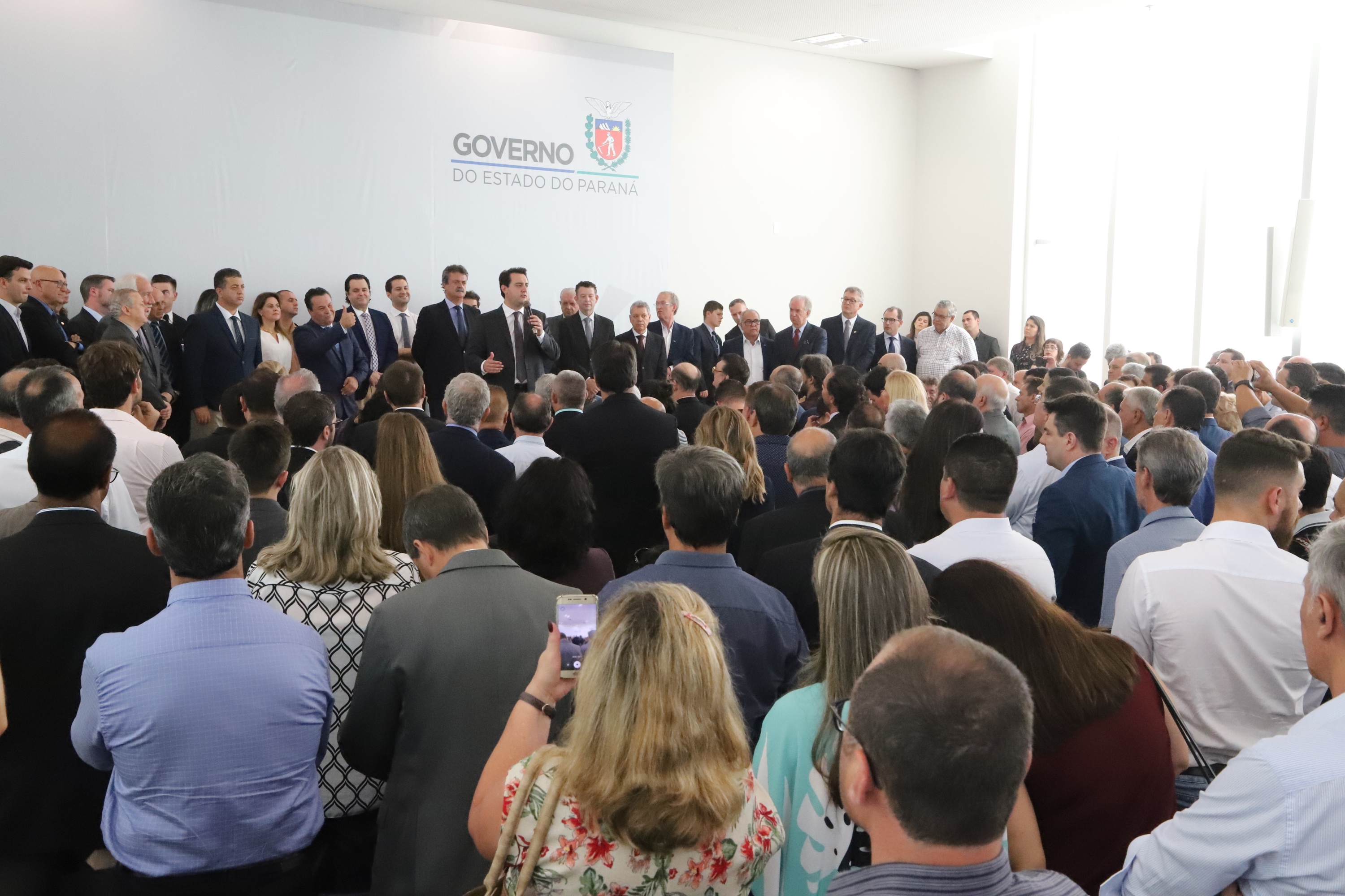O governador Carlos Massa Ratinho Junior deu posse, em cerimônia no Palácio Iguaçu, ao secretário de Estado do Desenvolvimento Sustentável e Turismo, Marcio Nunes, e aos presidentes das autarquias vinculadas à pasta. Foram empossados os presidentes do Instituto Água e Terra, Everton Souza; do Simepar, Eduardo Alvin; da Paraná Desenvolvimento, Eduardo Bekin; e da Paraná Turismo, João Jacob Mehl. - Curitiba, 12/02/2019 - Foto: José Fernando Ogura/ANPr