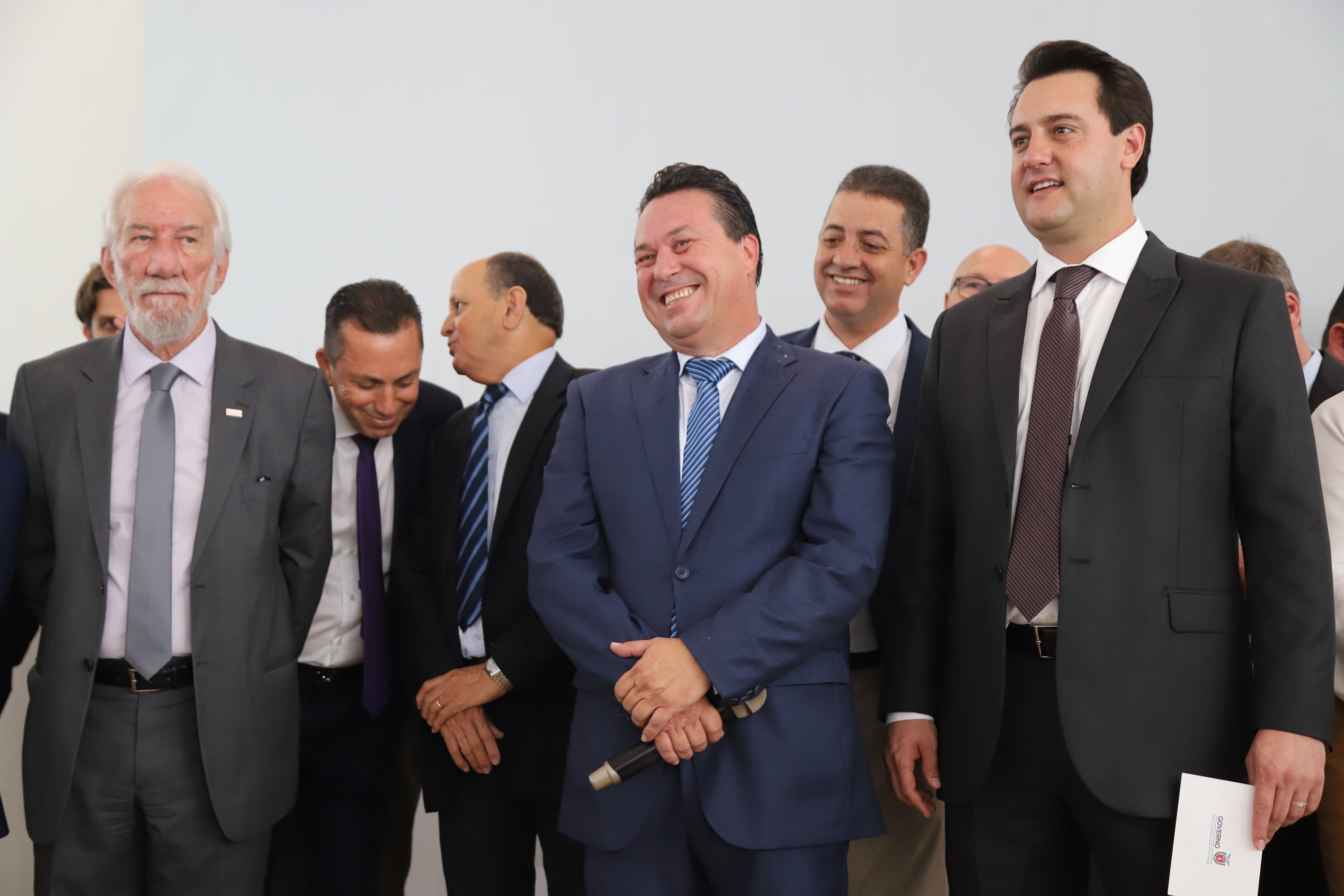 O governador Carlos Massa Ratinho Junior deu posse, em cerimônia no Palácio Iguaçu, ao secretário de Estado do Desenvolvimento Sustentável e Turismo, Marcio Nunes, e aos presidentes das autarquias vinculadas à pasta. Foram empossados os presidentes do Instituto Água e Terra, Everton Souza; do Simepar, Eduardo Alvin; da Paraná Desenvolvimento, Eduardo Bekin; e da Paraná Turismo, João Jacob Mehl. - Curitiba, 12/02/2019 - Foto: José Fernando Ogura/ANPr