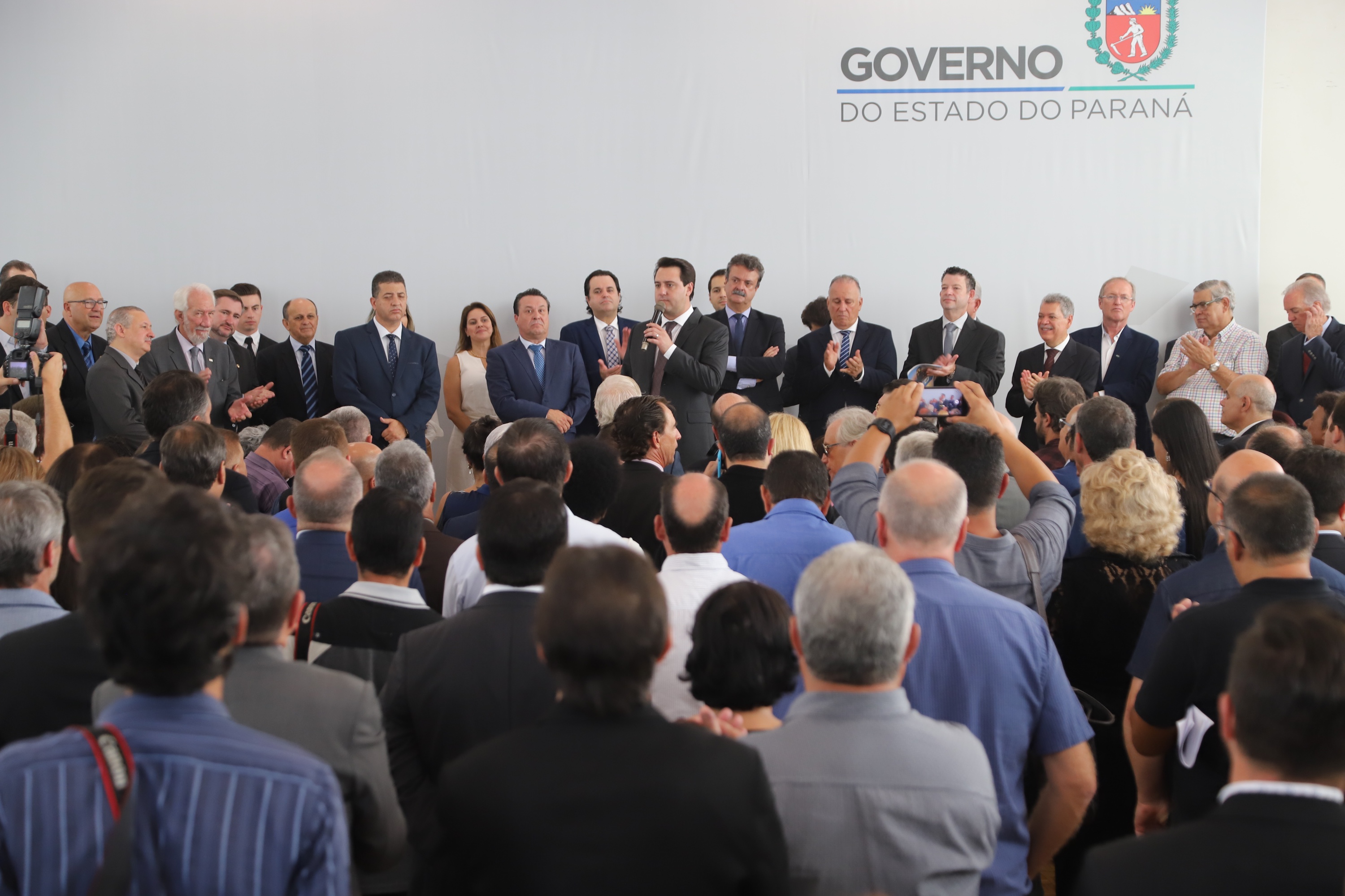 O governador Carlos Massa Ratinho Junior deu posse, em cerimônia no Palácio Iguaçu, ao secretário de Estado do Desenvolvimento Sustentável e Turismo, Marcio Nunes, e aos presidentes das autarquias vinculadas à pasta. Foram empossados os presidentes do Instituto Água e Terra, Everton Souza; do Simepar, Eduardo Alvin; da Paraná Desenvolvimento, Eduardo Bekin; e da Paraná Turismo, João Jacob Mehl. - Curitiba, 12/02/2019 - Foto: José Fernando Ogura/ANPr