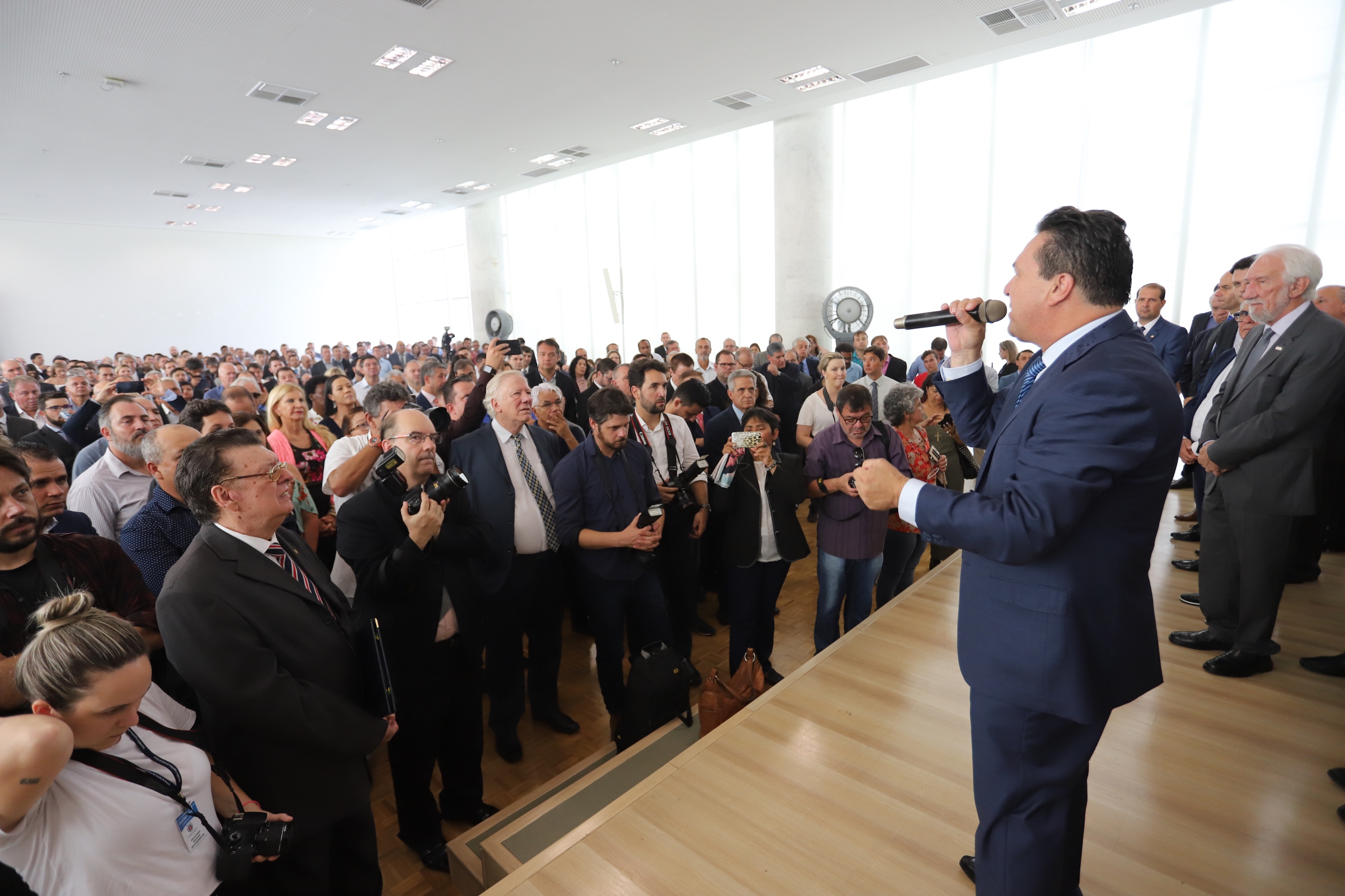O governador Carlos Massa Ratinho Junior deu posse, em cerimônia no Palácio Iguaçu, ao secretário de Estado do Desenvolvimento Sustentável e Turismo, Marcio Nunes, e aos presidentes das autarquias vinculadas à pasta. Foram empossados os presidentes do Instituto Água e Terra, Everton Souza; do Simepar, Eduardo Alvin; da Paraná Desenvolvimento, Eduardo Bekin; e da Paraná Turismo, João Jacob Mehl. - Curitiba, 12/02/2019 - Foto: José Fernando Ogura/ANPr