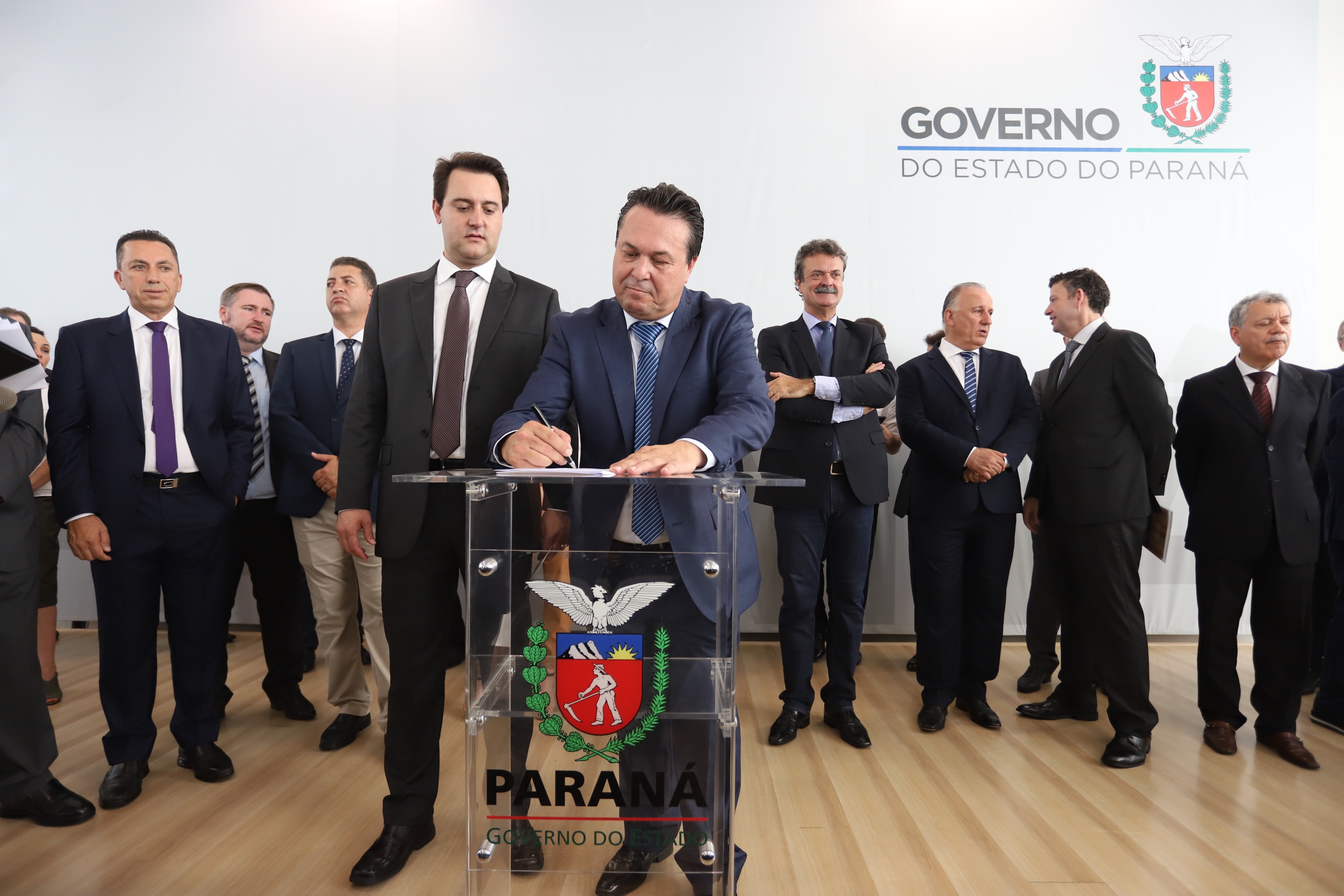 O governador Carlos Massa Ratinho Junior deu posse, em cerimônia no Palácio Iguaçu, ao secretário de Estado do Desenvolvimento Sustentável e Turismo, Marcio Nunes, e aos presidentes das autarquias vinculadas à pasta. Foram empossados os presidentes do Instituto Água e Terra, Everton Souza; do Simepar, Eduardo Alvin; da Paraná Desenvolvimento, Eduardo Bekin; e da Paraná Turismo, João Jacob Mehl. - Curitiba, 12/02/2019 - Foto: José Fernando Ogura/ANPr