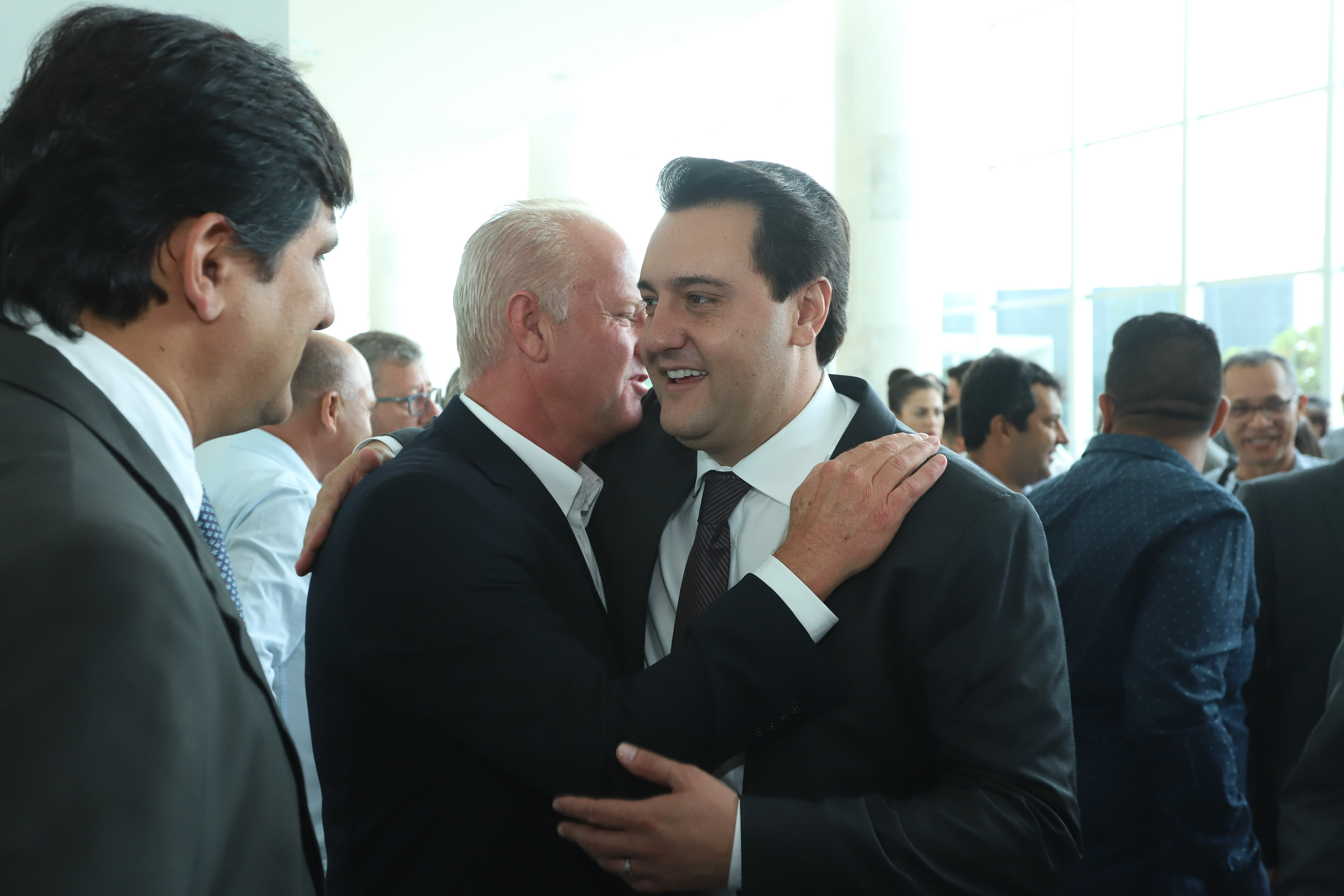 O governador Carlos Massa Ratinho Junior deu posse, em cerimônia no Palácio Iguaçu, ao secretário de Estado do Desenvolvimento Sustentável e Turismo, Marcio Nunes, e aos presidentes das autarquias vinculadas à pasta. Foram empossados os presidentes do Instituto Água e Terra, Everton Souza; do Simepar, Eduardo Alvin; da Paraná Desenvolvimento, Eduardo Bekin; e da Paraná Turismo, João Jacob Mehl. - Curitiba, 12/02/2019 - Foto: Rodrigo Félix Leal/ANPr