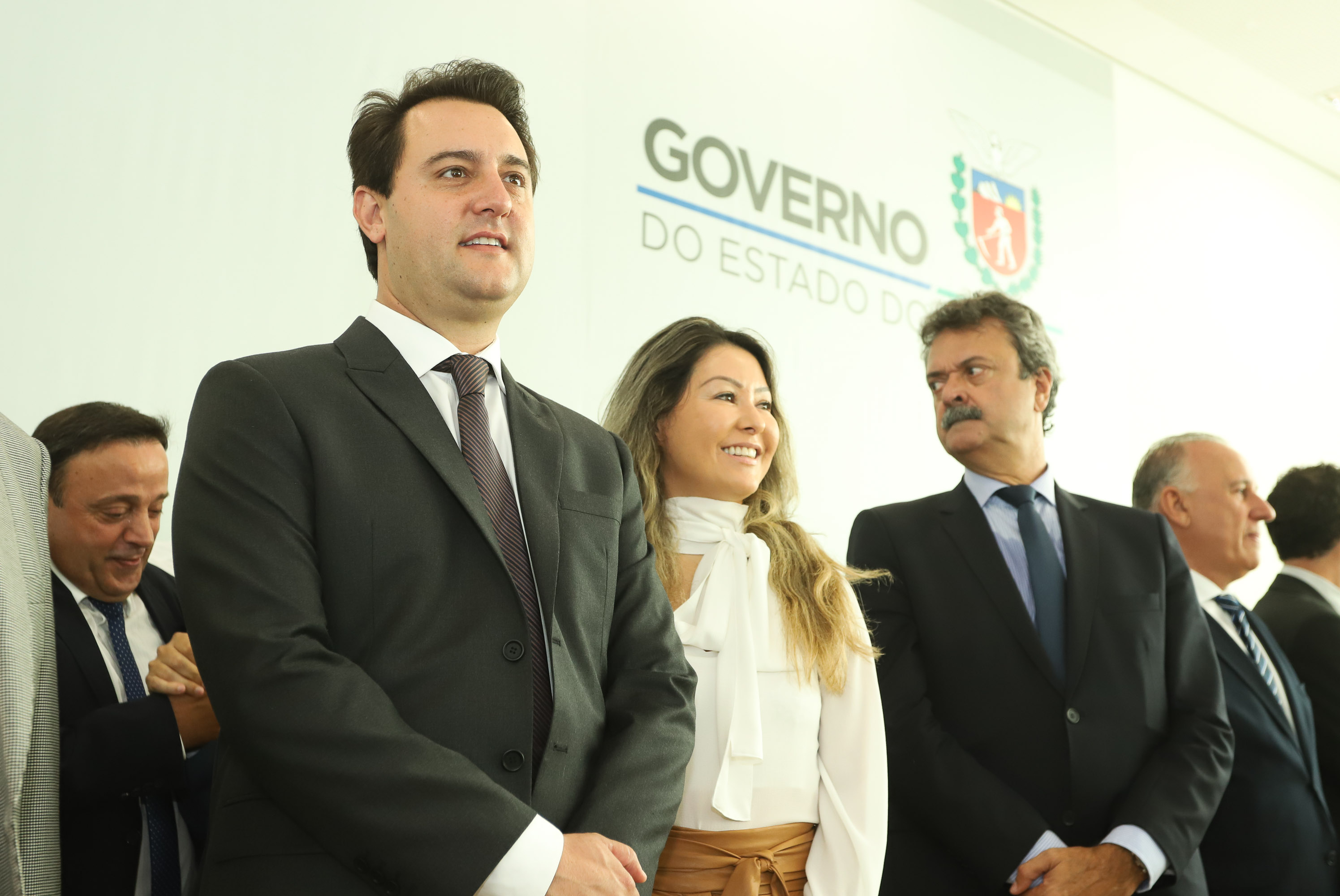 O governador Carlos Massa Ratinho Junior deu posse, em cerimônia no Palácio Iguaçu, ao secretário de Estado do Desenvolvimento Sustentável e Turismo, Marcio Nunes, e aos presidentes das autarquias vinculadas à pasta. Foram empossados os presidentes do Instituto Água e Terra, Everton Souza; do Simepar, Eduardo Alvin; da Paraná Desenvolvimento, Eduardo Bekin; e da Paraná Turismo, João Jacob Mehl. - Curitiba, 12/02/2019 - Foto: Rodrigo Félix Leal/ANPr