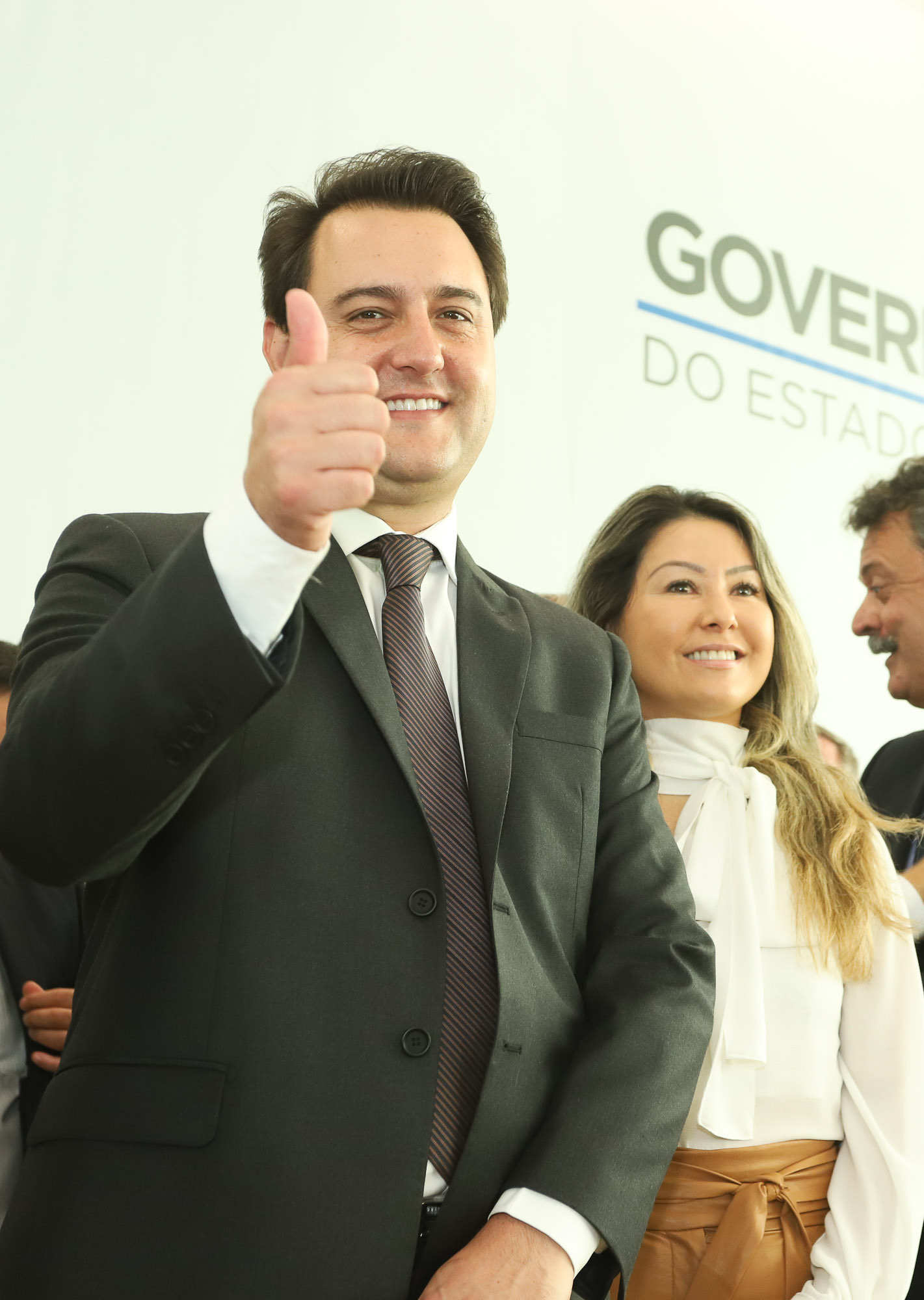 O governador Carlos Massa Ratinho Junior deu posse, em cerimônia no Palácio Iguaçu, ao secretário de Estado do Desenvolvimento Sustentável e Turismo, Marcio Nunes, e aos presidentes das autarquias vinculadas à pasta. Foram empossados os presidentes do Instituto Água e Terra, Everton Souza; do Simepar, Eduardo Alvin; da Paraná Desenvolvimento, Eduardo Bekin; e da Paraná Turismo, João Jacob Mehl. - Curitiba, 12/02/2019 - Foto: Rodrigo Félix Leal/ANPr
