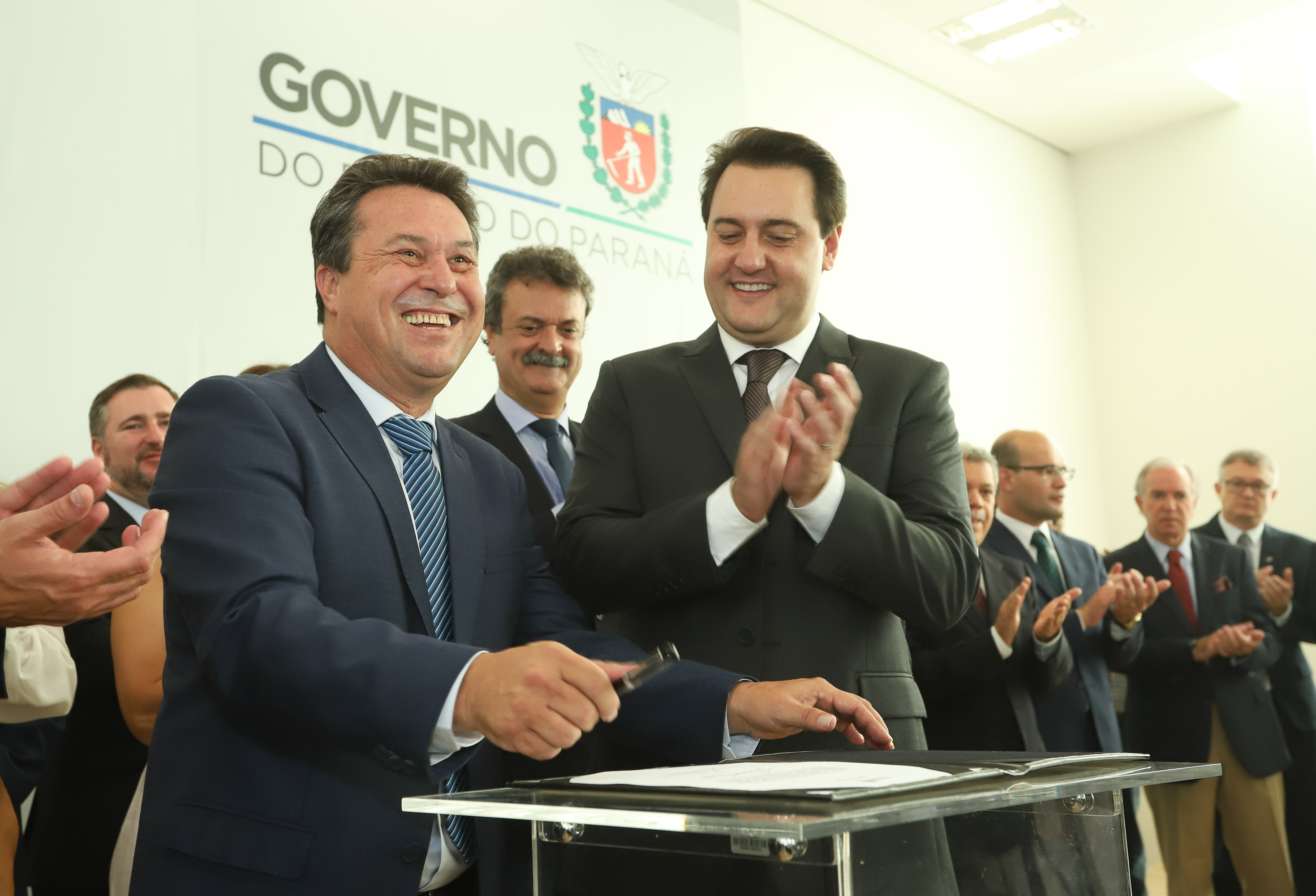 O governador Carlos Massa Ratinho Junior deu posse, em cerimônia no Palácio Iguaçu, ao secretário de Estado do Desenvolvimento Sustentável e Turismo, Marcio Nunes, e aos presidentes das autarquias vinculadas à pasta. Foram empossados os presidentes do Instituto Água e Terra, Everton Souza; do Simepar, Eduardo Alvin; da Paraná Desenvolvimento, Eduardo Bekin; e da Paraná Turismo, João Jacob Mehl. - Curitiba, 12/02/2019 - Foto: Rodrigo Félix Leal/ANPr
