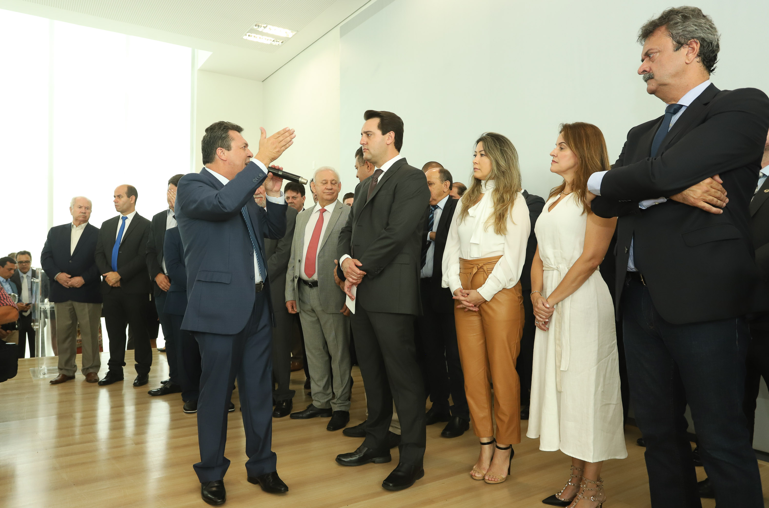 O governador Carlos Massa Ratinho Junior deu posse, em cerimônia no Palácio Iguaçu, ao secretário de Estado do Desenvolvimento Sustentável e Turismo, Marcio Nunes, e aos presidentes das autarquias vinculadas à pasta. Foram empossados os presidentes do Instituto Água e Terra, Everton Souza; do Simepar, Eduardo Alvin; da Paraná Desenvolvimento, Eduardo Bekin; e da Paraná Turismo, João Jacob Mehl. - Curitiba, 12/02/2019 - Foto: Rodrigo Félix Leal/ANPr