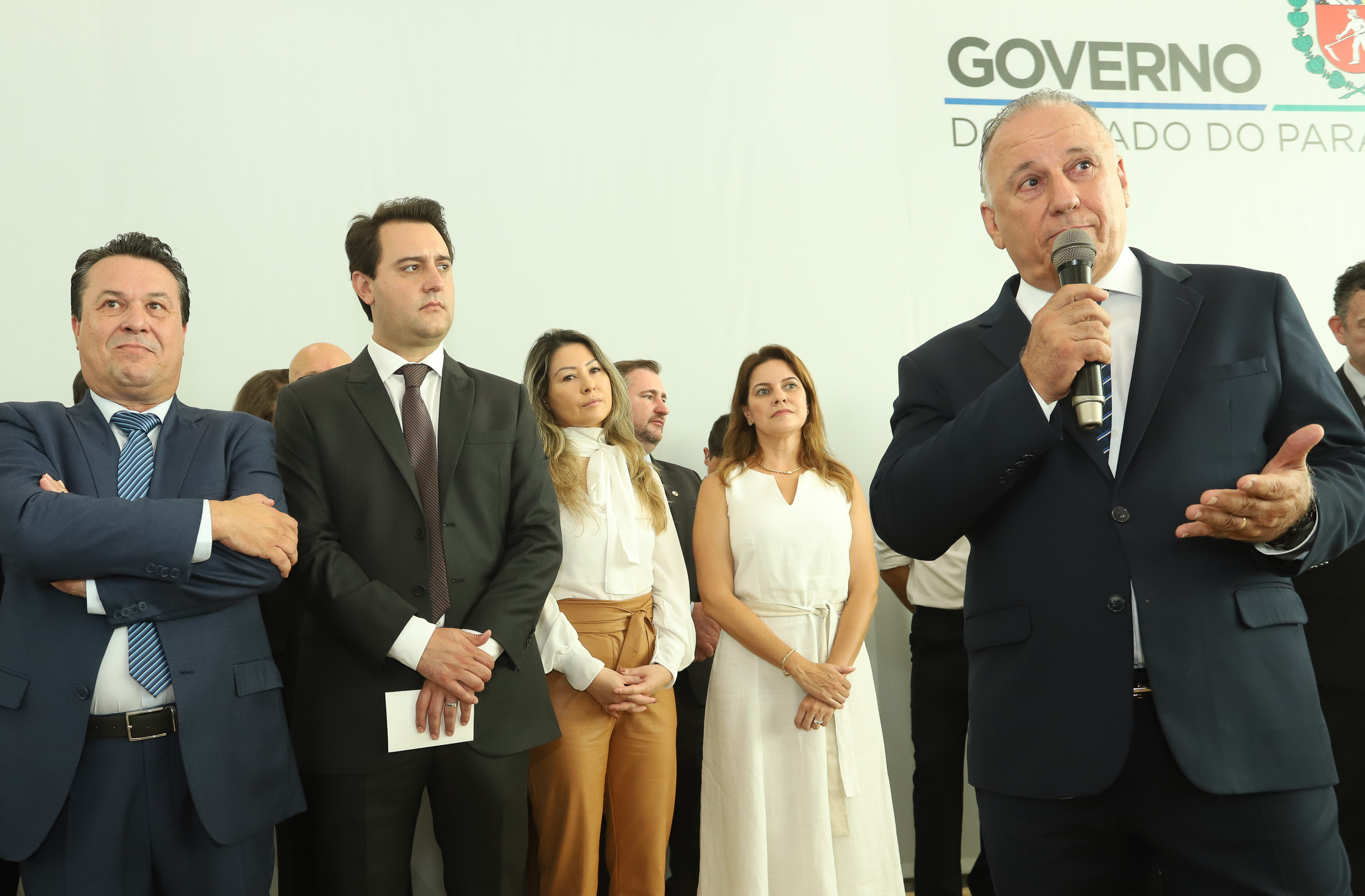 O governador Carlos Massa Ratinho Junior deu posse, em cerimônia no Palácio Iguaçu, ao secretário de Estado do Desenvolvimento Sustentável e Turismo, Marcio Nunes, e aos presidentes das autarquias vinculadas à pasta. Foram empossados os presidentes do Instituto Água e Terra, Everton Souza; do Simepar, Eduardo Alvin; da Paraná Desenvolvimento, Eduardo Bekin; e da Paraná Turismo, João Jacob Mehl. - Curitiba, 12/02/2019 - Foto: Rodrigo Félix Leal/ANPr