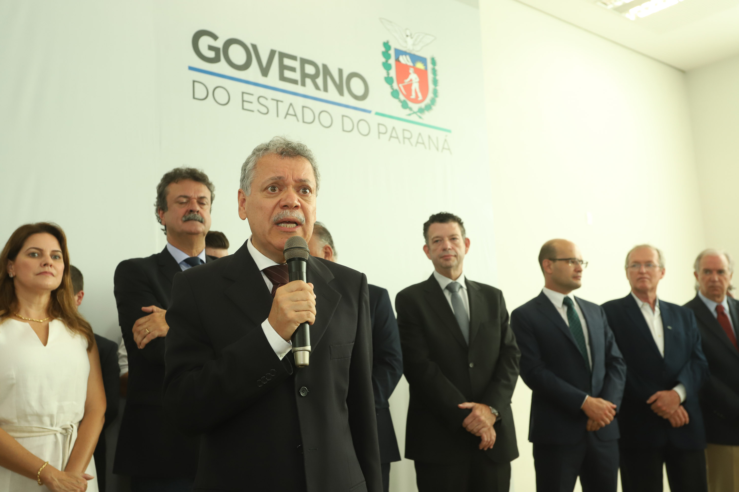 O governador Carlos Massa Ratinho Junior deu posse, em cerimônia no Palácio Iguaçu, ao secretário de Estado do Desenvolvimento Sustentável e Turismo, Marcio Nunes, e aos presidentes das autarquias vinculadas à pasta. Foram empossados os presidentes do Instituto Água e Terra, Everton Souza; do Simepar, Eduardo Alvin; da Paraná Desenvolvimento, Eduardo Bekin; e da Paraná Turismo, João Jacob Mehl. - Curitiba, 12/02/2019 - Foto: Rodrigo Félix Leal/ANPr