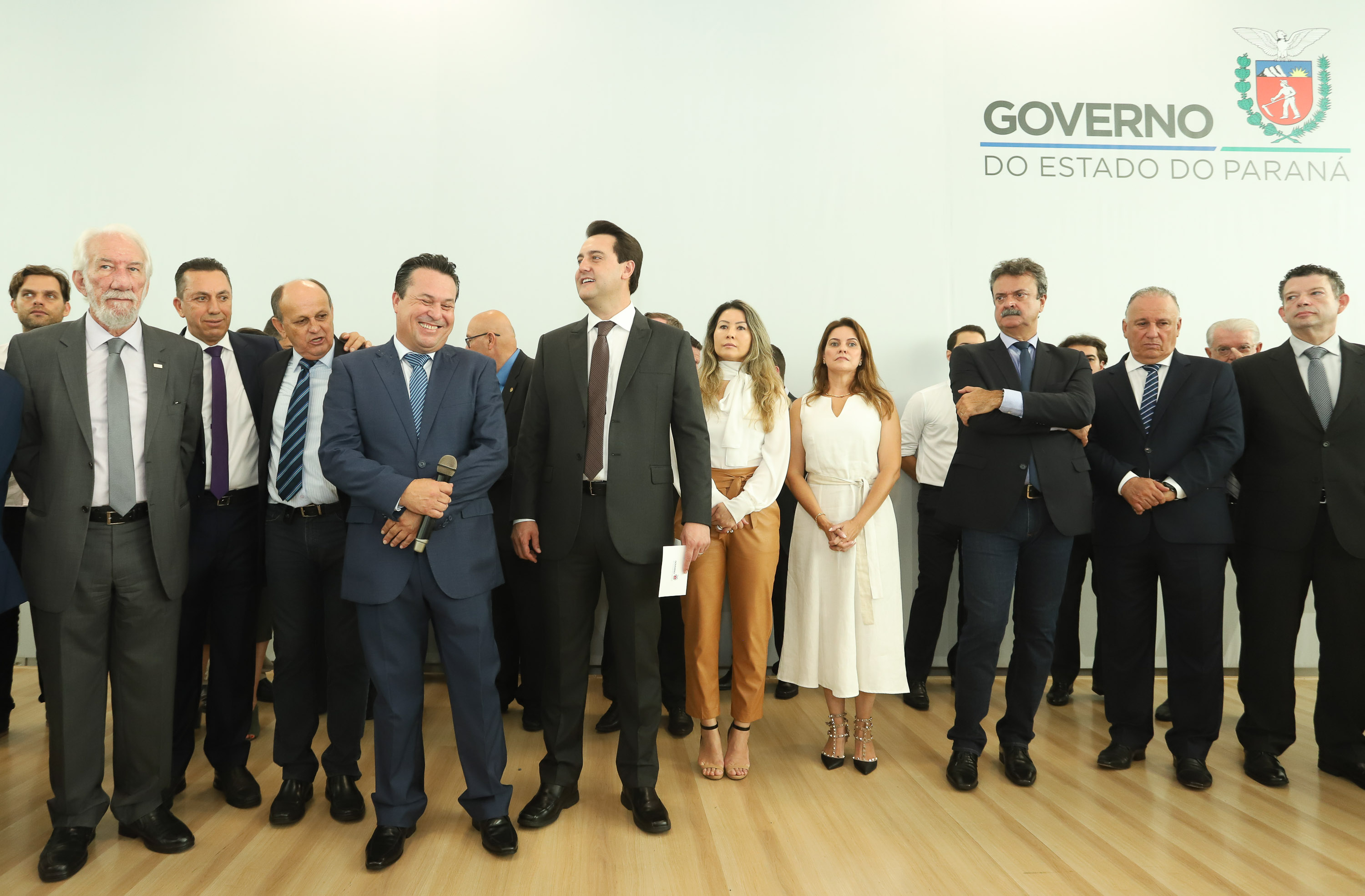 O governador Carlos Massa Ratinho Junior deu posse, em cerimônia no Palácio Iguaçu, ao secretário de Estado do Desenvolvimento Sustentável e Turismo, Marcio Nunes, e aos presidentes das autarquias vinculadas à pasta. Foram empossados os presidentes do Instituto Água e Terra, Everton Souza; do Simepar, Eduardo Alvin; da Paraná Desenvolvimento, Eduardo Bekin; e da Paraná Turismo, João Jacob Mehl. - Curitiba, 12/02/2019 - Foto: Rodrigo Félix Leal/ANPr