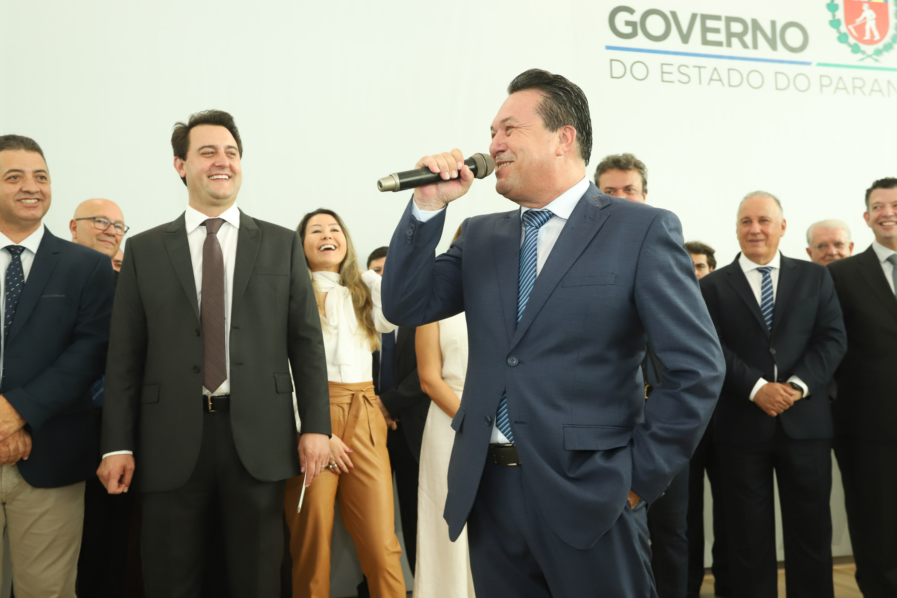 O governador Carlos Massa Ratinho Junior deu posse, em cerimônia no Palácio Iguaçu, ao secretário de Estado do Desenvolvimento Sustentável e Turismo, Marcio Nunes, e aos presidentes das autarquias vinculadas à pasta. Foram empossados os presidentes do Instituto Água e Terra, Everton Souza; do Simepar, Eduardo Alvin; da Paraná Desenvolvimento, Eduardo Bekin; e da Paraná Turismo, João Jacob Mehl. - Curitiba, 12/02/2019 - Foto: Rodrigo Félix Leal/ANPr