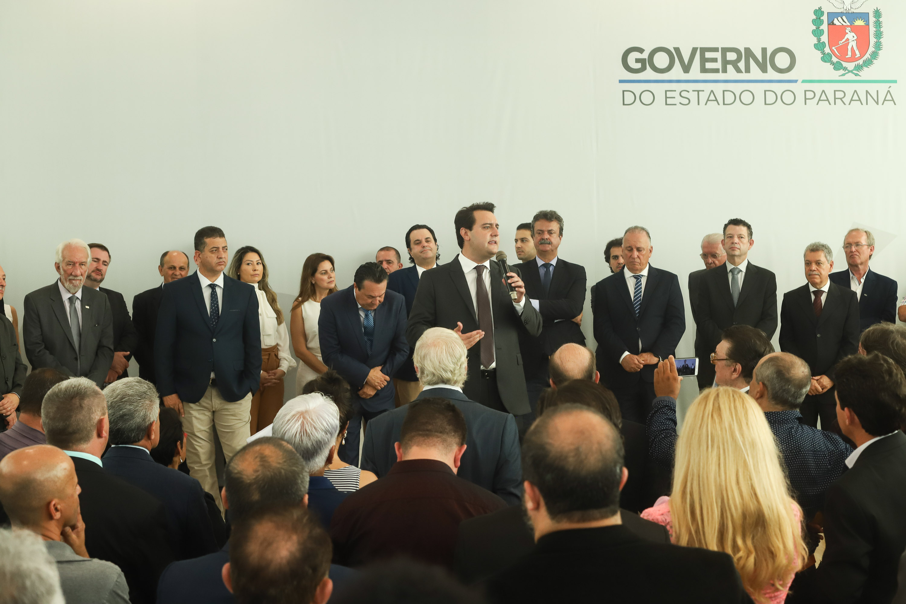 O governador Carlos Massa Ratinho Junior deu posse, em cerimônia no Palácio Iguaçu, ao secretário de Estado do Desenvolvimento Sustentável e Turismo, Marcio Nunes, e aos presidentes das autarquias vinculadas à pasta. Foram empossados os presidentes do Instituto Água e Terra, Everton Souza; do Simepar, Eduardo Alvin; da Paraná Desenvolvimento, Eduardo Bekin; e da Paraná Turismo, João Jacob Mehl. - Curitiba, 12/02/2019 - Foto: Rodrigo Félix Leal/ANPr