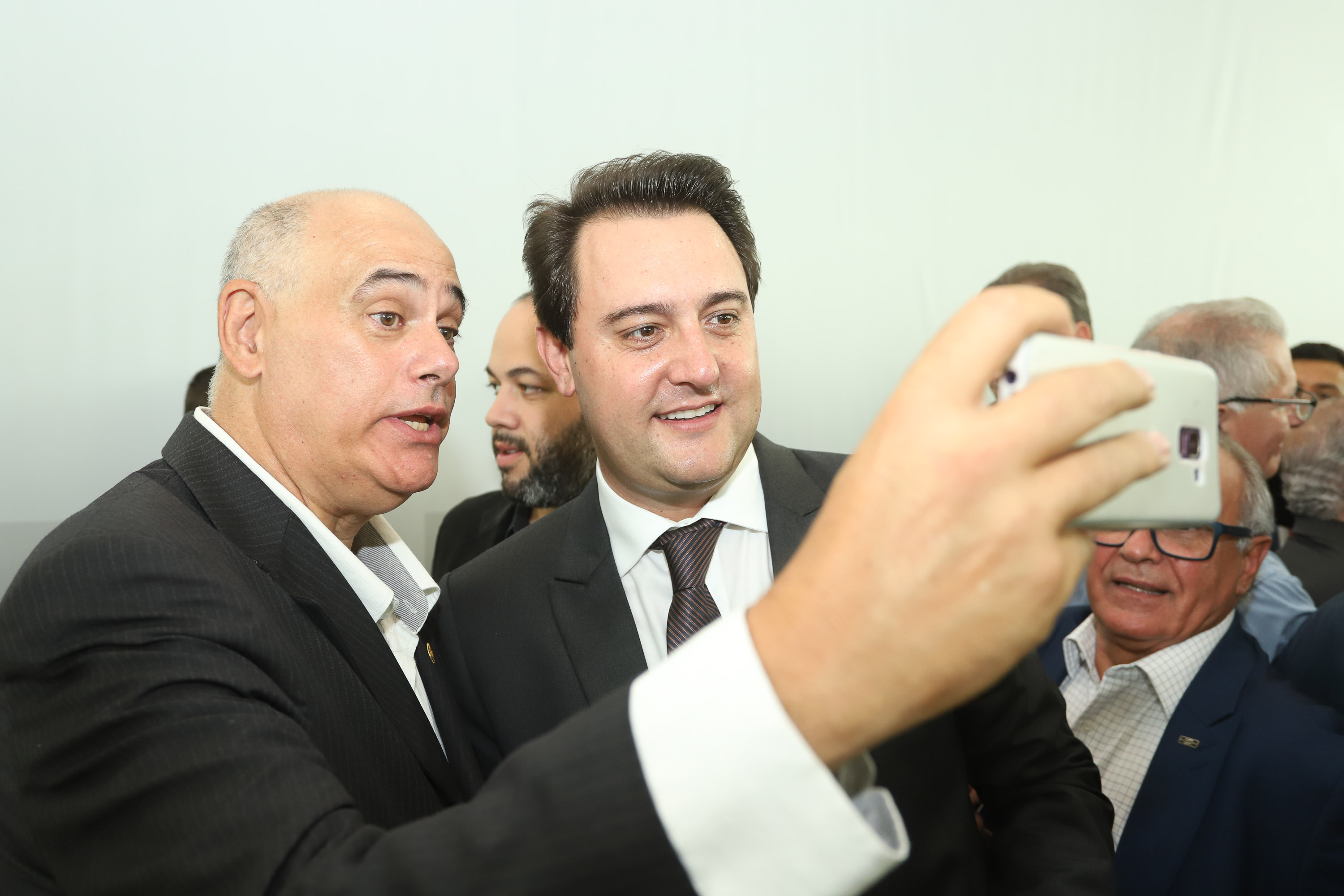 O governador Carlos Massa Ratinho Junior deu posse, em cerimônia no Palácio Iguaçu, ao secretário de Estado do Desenvolvimento Sustentável e Turismo, Marcio Nunes, e aos presidentes das autarquias vinculadas à pasta. Foram empossados os presidentes do Instituto Água e Terra, Everton Souza; do Simepar, Eduardo Alvin; da Paraná Desenvolvimento, Eduardo Bekin; e da Paraná Turismo, João Jacob Mehl. - Curitiba, 12/02/2019 - Foto: Rodrigo Félix Leal/ANPr