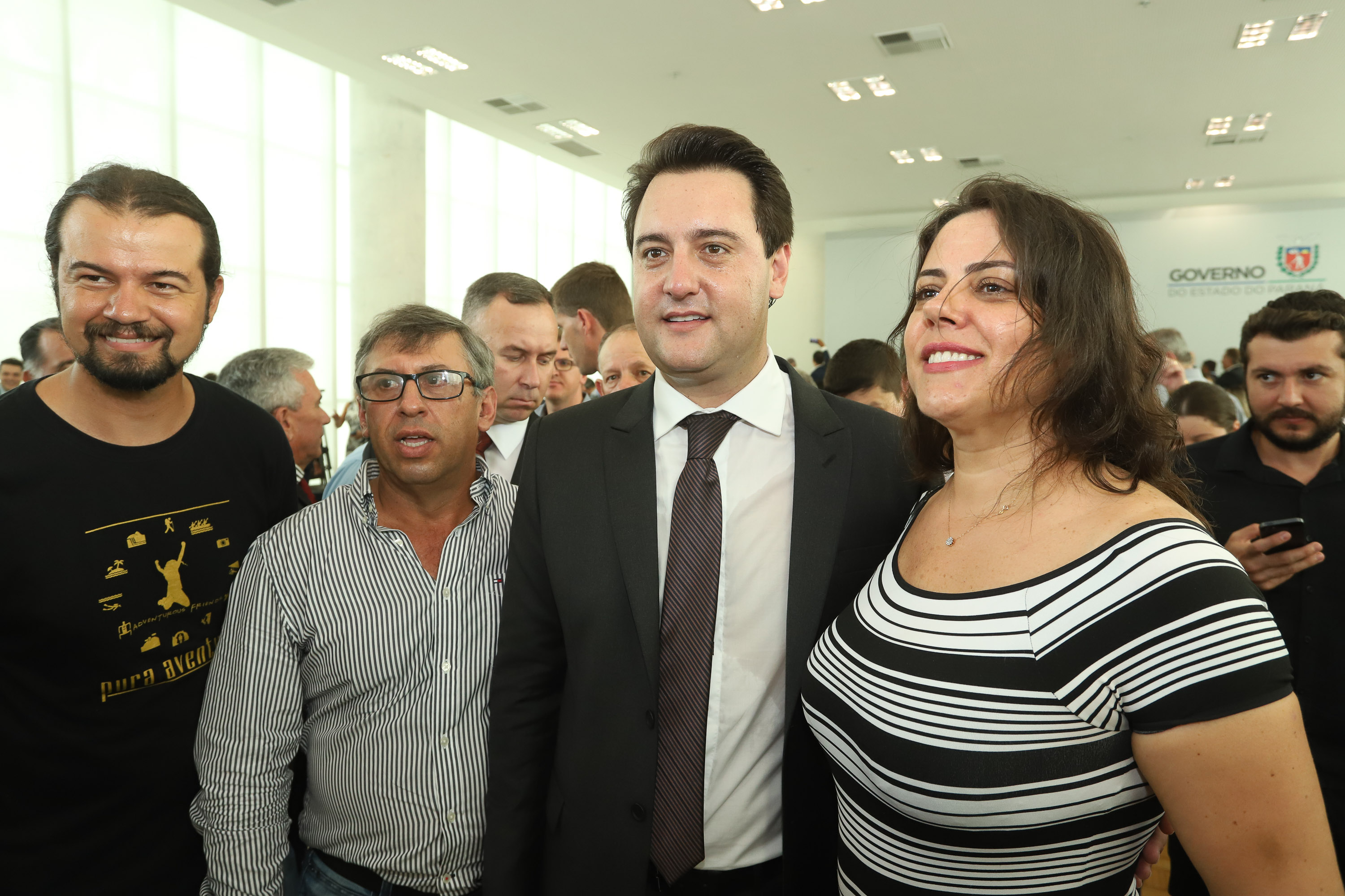 O governador Carlos Massa Ratinho Junior deu posse, em cerimônia no Palácio Iguaçu, ao secretário de Estado do Desenvolvimento Sustentável e Turismo, Marcio Nunes, e aos presidentes das autarquias vinculadas à pasta. Foram empossados os presidentes do Instituto Água e Terra, Everton Souza; do Simepar, Eduardo Alvin; da Paraná Desenvolvimento, Eduardo Bekin; e da Paraná Turismo, João Jacob Mehl. - Curitiba, 12/02/2019 - Foto: Rodrigo Félix Leal/ANPr