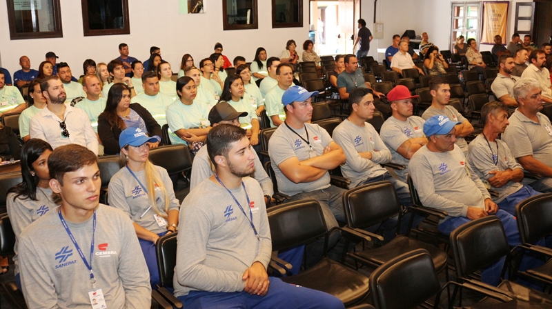 A Companhia de Saneamento do Paraná (Sanepar) e a Secretaria Municipal do Meio Ambiente de Curitiba vão reforçar a parceria nos próximos meses para a despoluição dos rios urbanos de Curitiba. Na foto, Técnicos farão vistorias e ações de educação socioambiental    -  Curitiba, 15/02/2019  -  Foto: Divulgação Sanepar