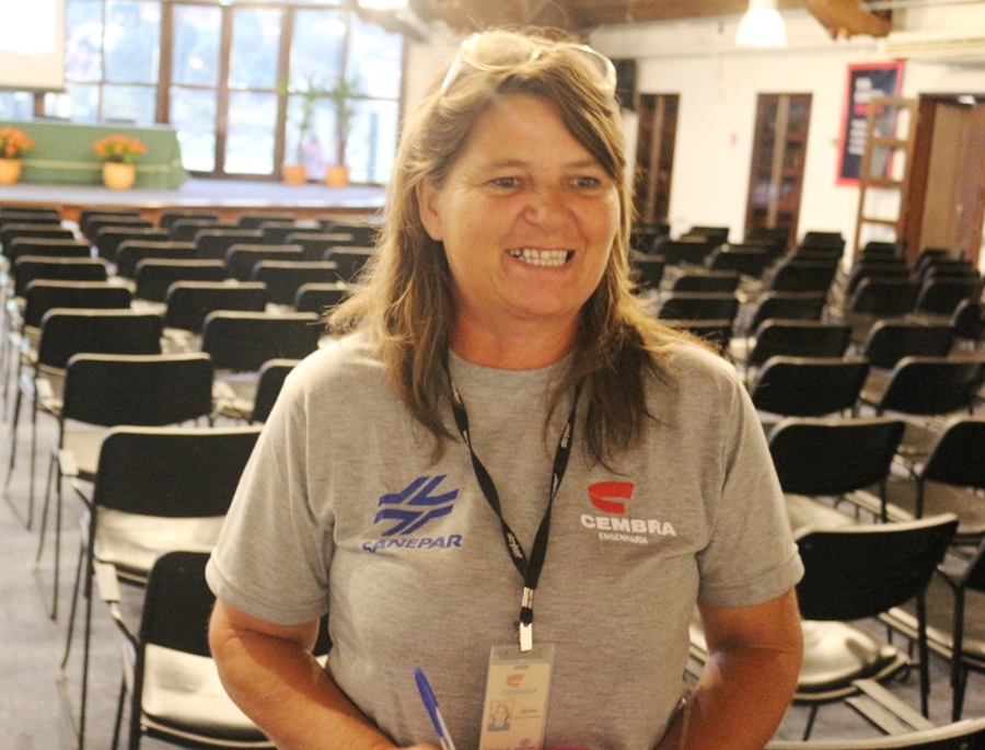 A Companhia de Saneamento do Paraná (Sanepar) e a Secretaria Municipal do Meio Ambiente de Curitiba vão reforçar a parceria nos próximos meses para a despoluição dos rios urbanos de Curitiba. Na imagem, Janete já trabalha há 16 anos com vistorias e educação ambiental   -  Curitiba, 15/02/2019  -  Foto: Divulgação Sanepar