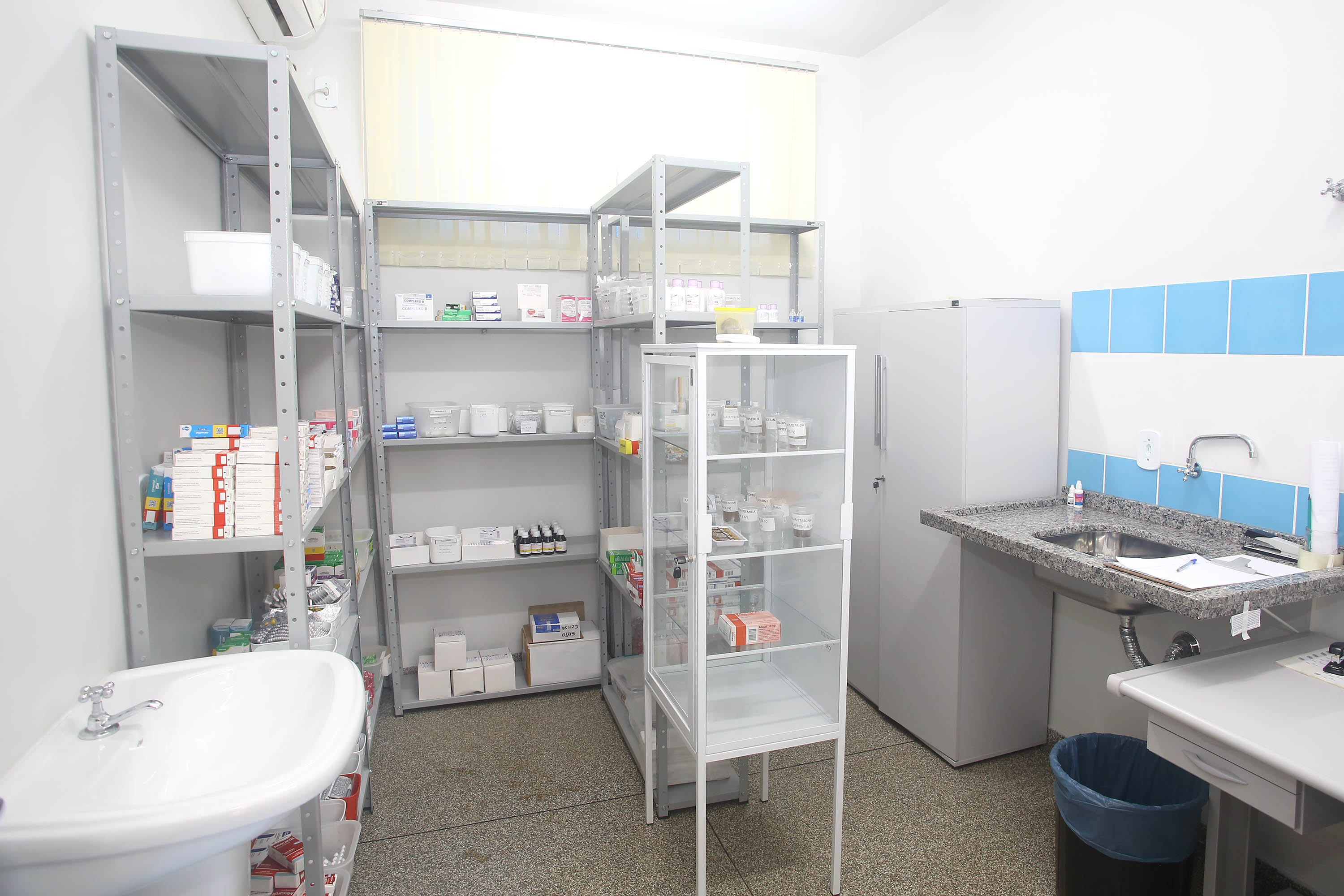 Uma cerimônia realizada nesta sexta-feira (15) em Capanema, no Sudoeste do Paraná, oficializou a entrega de uma Unidade de Saúde, uma UTI Móvel, equipamentos de fisioterapia e um ônibus de 40 lugares para a população local