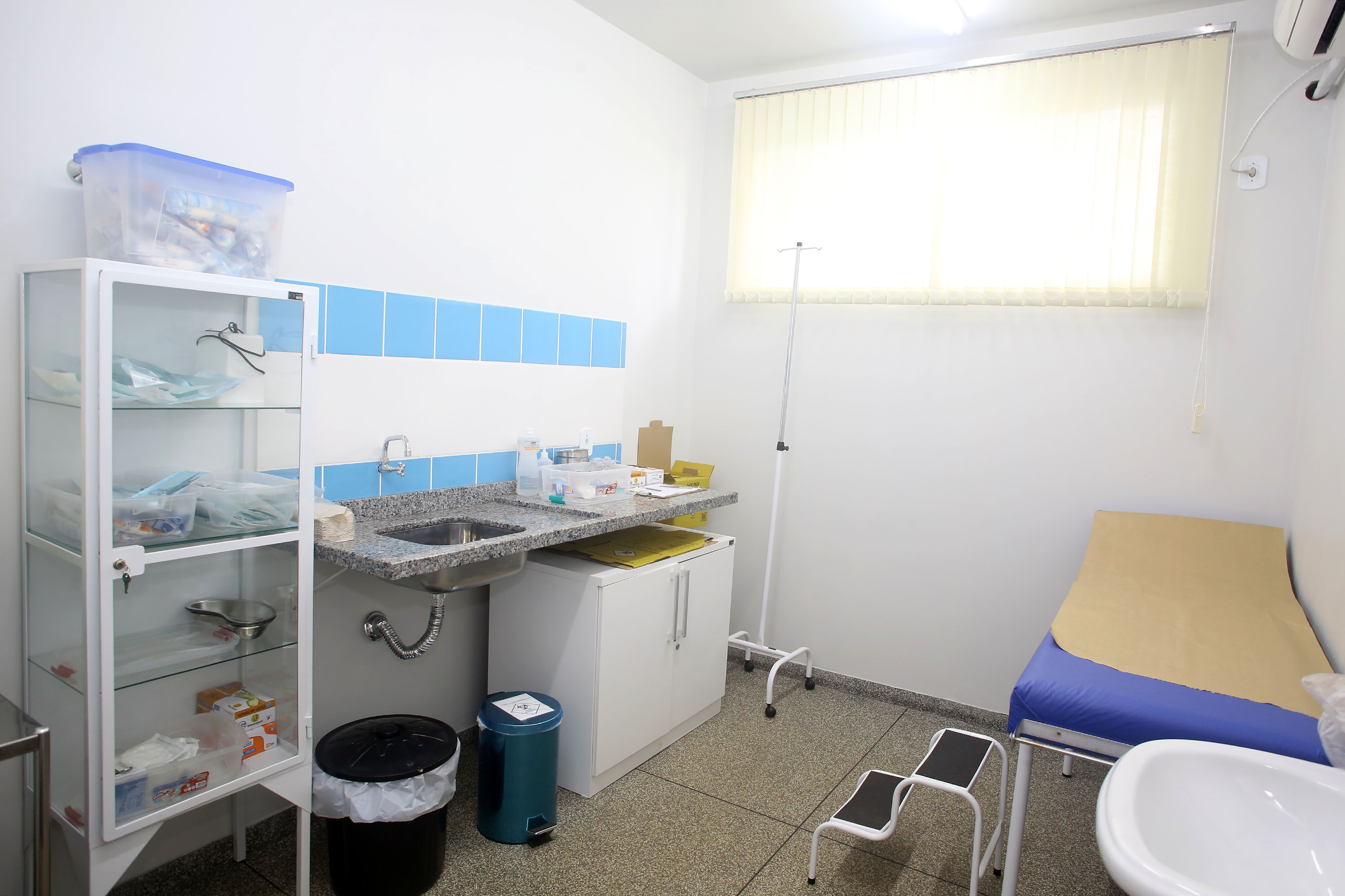 Uma cerimônia realizada nesta sexta-feira (15) em Capanema, no Sudoeste do Paraná, oficializou a entrega de uma Unidade de Saúde, uma UTI Móvel, equipamentos de fisioterapia e um ônibus de 40 lugares para a população local