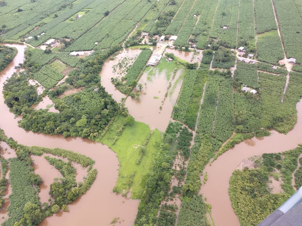 Cerca de 100 pessoas ficaram desalojadas em Guaratuba, no Litoral do Estado, em função das fortes chuvas que atingem a região desde sexta-feira (15). A Defesa Civil estima que cerca de 40 famílias estejam desalojadas em função dos alagamentos que ocorreram no município. - Guaratuba, 17/02/2019 - Foto: Defesa Civil do Governo do Paraná