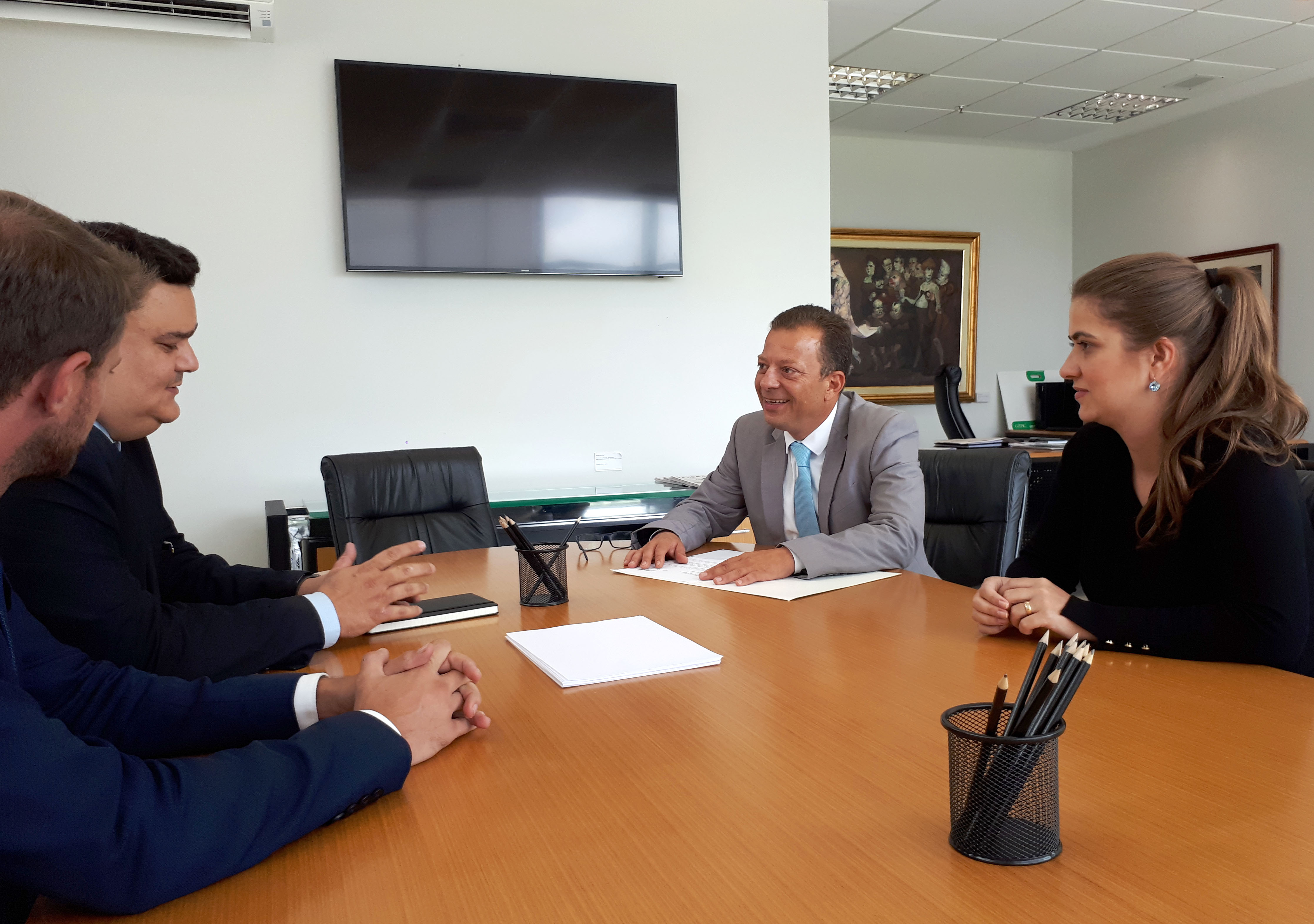 Reunião entre a Secretaria de Estado da Comunicação Social e a Controladoria Geral do Estado (CGE) sobre o Portal da Transparência. Participaram pela Secretaria da Comunicação Social o diretor-geral Fabrício Ferreira; e Úrsula Poli e Jomara Totzek da equipe de Marketing. Pela CGE, além de Siqueira, estavam presentes o diretor de Transparência e Controle Social da CGE, Matheus Klaus Gruber; e a coordenadora de Transparência, Thays Kruk da Rocha. - Curitiba, 15/02/2018 - Foto: Divulgação ANPr