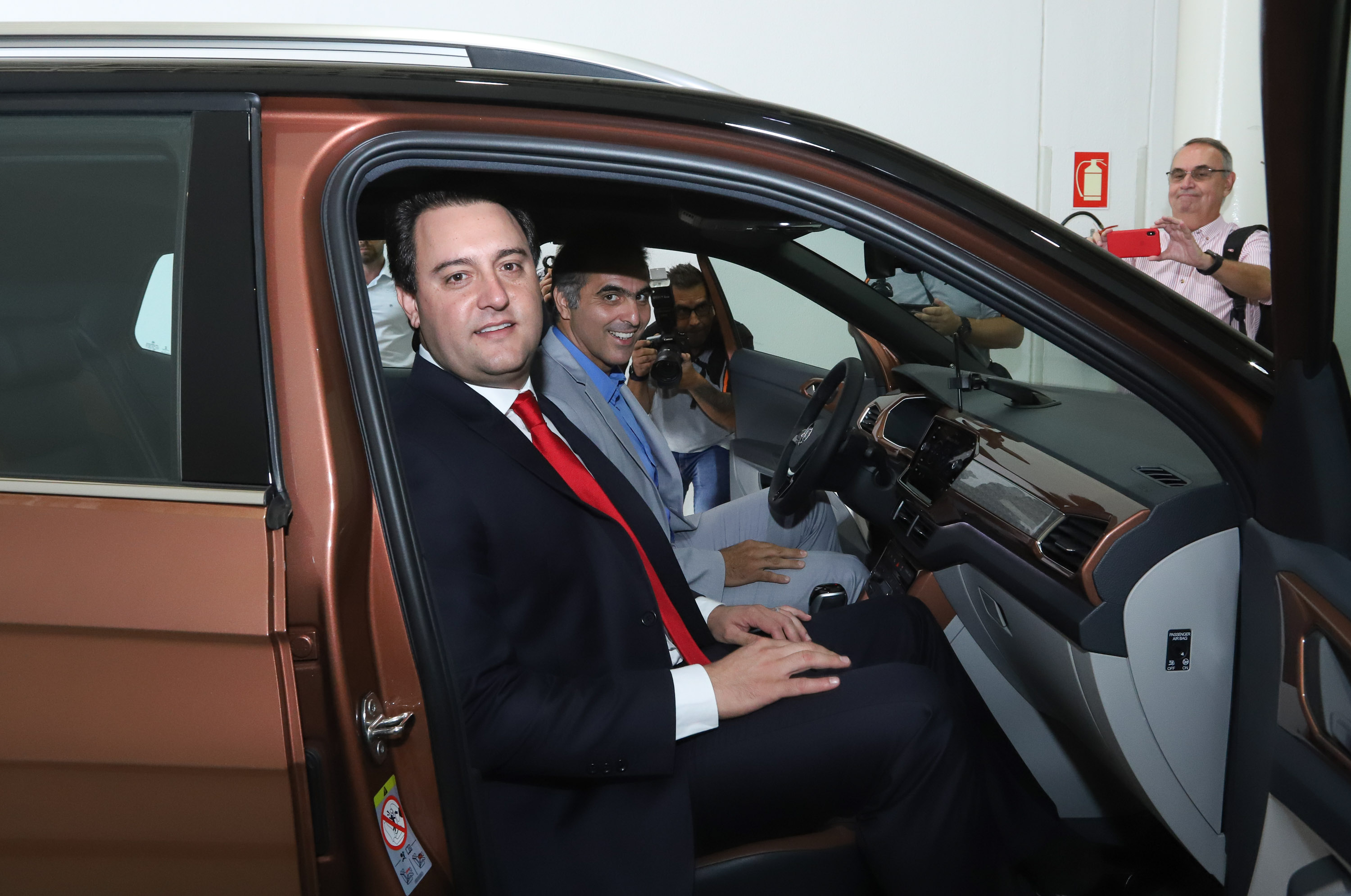 Governador Carlos Massa Ratinho Júnior participa da solenidade de comemoração de 20 anos da Volkswagen no Paraná. - São José dos Pinhais, 19/02/2019 - Foto: Rodrigo Felix Leal/ANPr