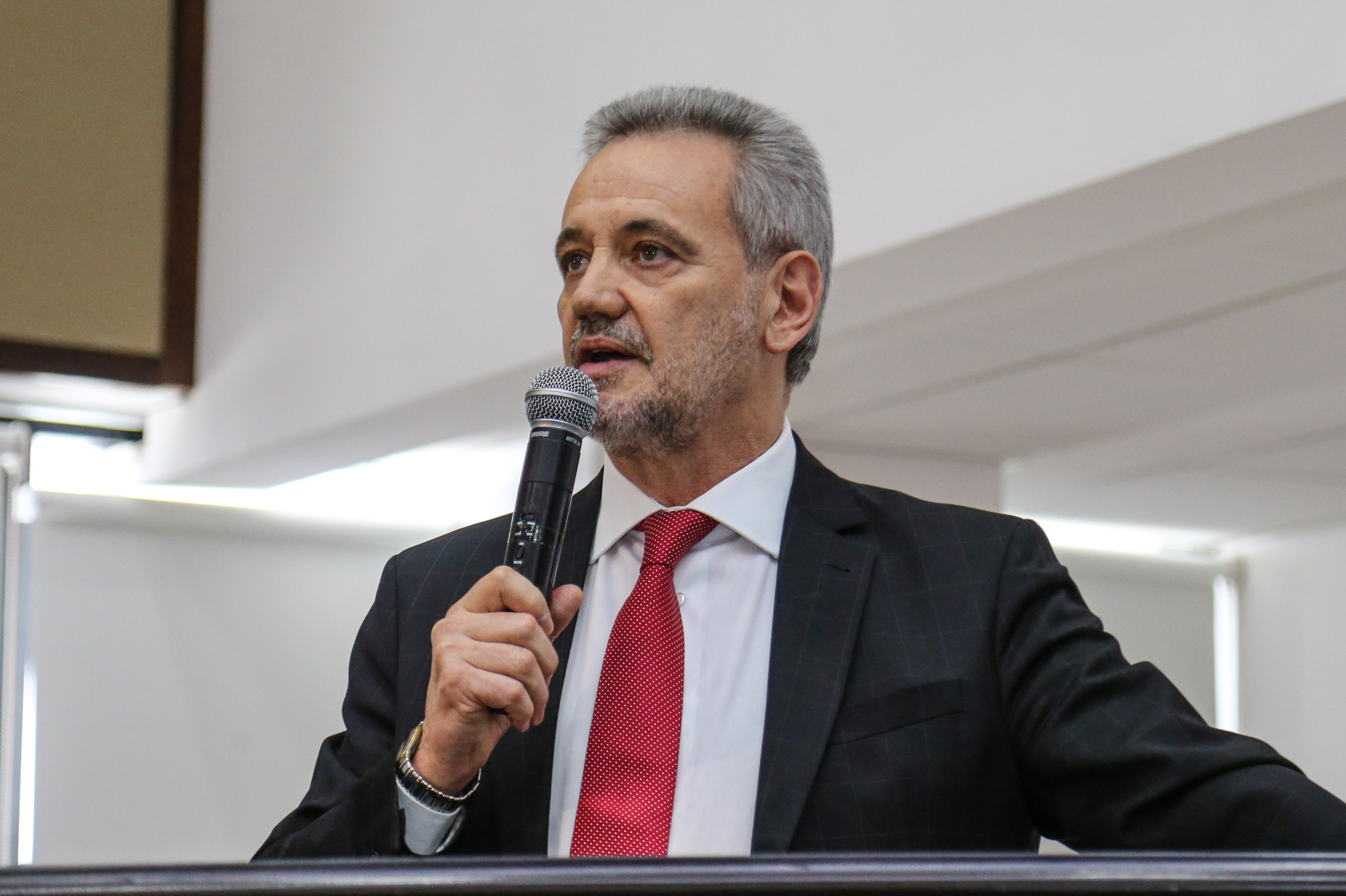 O governador Carlos Massa Ratinho Junior participa da solenidade que formaliza a Força-Tarefa Infância Segura de Prevenção e Combate a Crimes Contra a Criança, nesta quinta-feira (21) no Palácio da Justiça. Na foto, o procurador-geral de Justiça, Ivonei Sfoggia. - Curitiba, 21/02/2019 - Foto: Geraldo Bubniak/ANPr