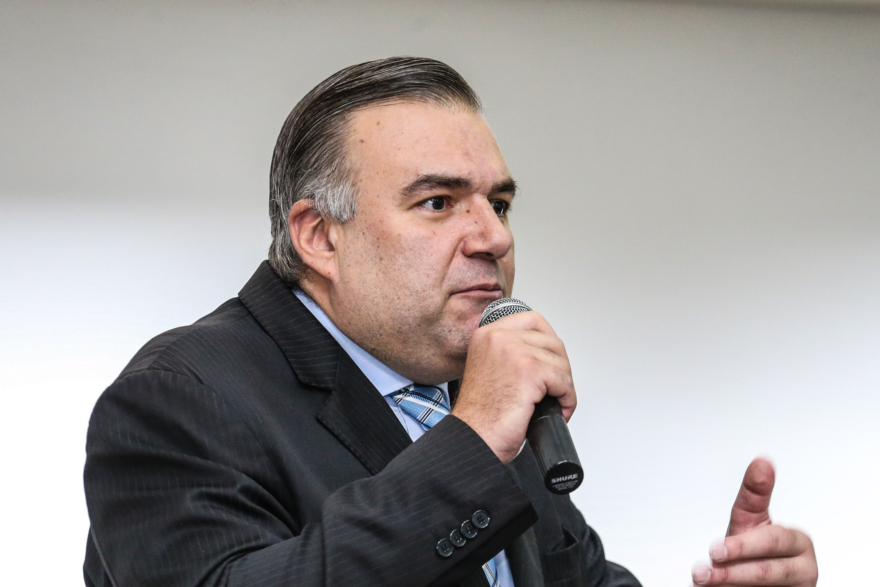 O governador Carlos Massa Ratinho Junior participa da solenidade que formaliza a Força-Tarefa Infância Segura de Prevenção e Combate a Crimes Contra a Criança, nesta quinta-feira (21) no Palácio da Justiça. Na foto, o deputado federal e secretário da Justiça, Família e Trabalho (Sejuf), Ney Leprevost. - Curitiba, 21/02/2019 - Foto: Geraldo Bubniak/ANPr