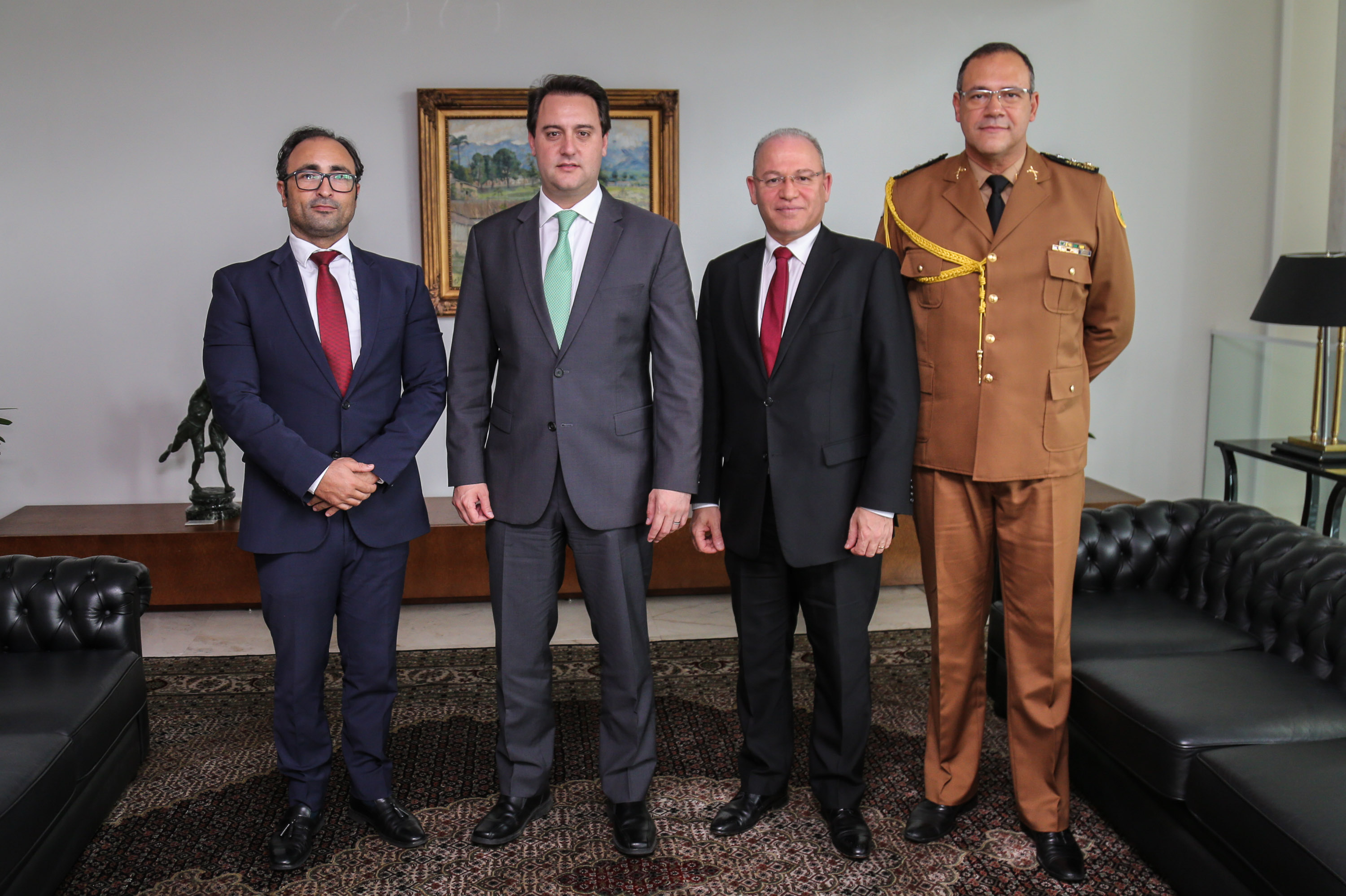 O governador Carlos Massa Ratinho Junior recebe o Embaixador da República da Tunísia no Brasil Mohamed Hedi Soltani e o primeiro Secretário Amine Sayeb, nesta quinta-feira (21) no Palácio Iguaçu. Curitiba, 21/02/2019 - Foto: Geraldo Bubniak/ANPr