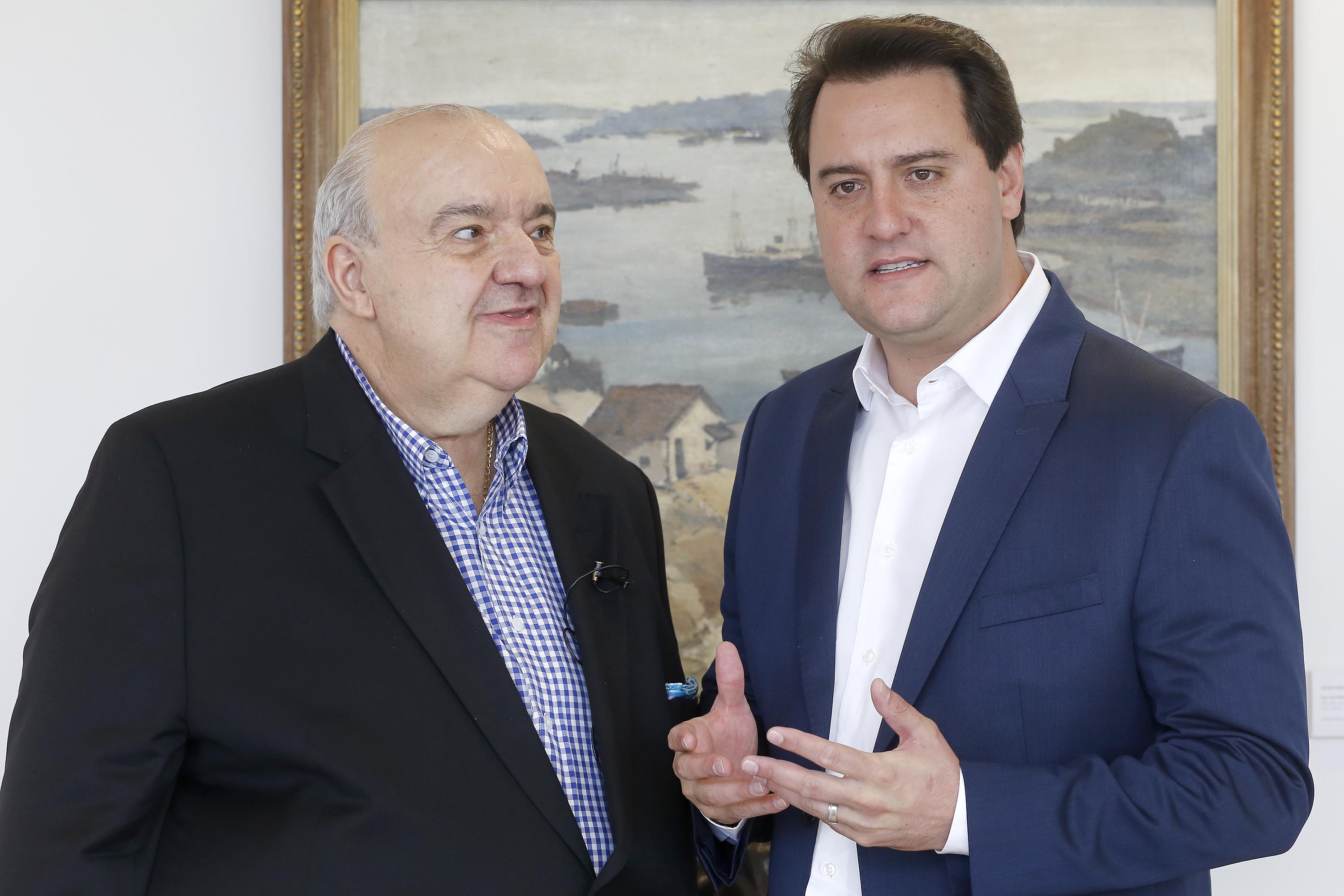RATINHO JR CONCEDE SUBSIDIO AO TRANSPORTE PÚBLICO DE CURITIBA. O governador Carlos Massa Ratinho Junior anunciou nesta sexta-feira (22) o investimento de R$ 150 milhões em subsídio e obras para o transporte público de Curitiba e Região Metropolitana. Os recursos garantirão tarifa social de R$ 4,50 para o transporte da capital e das cidades vizinhas..Curitiba, 22-02-19.Foto: Arnaldo Alves / ANPr.