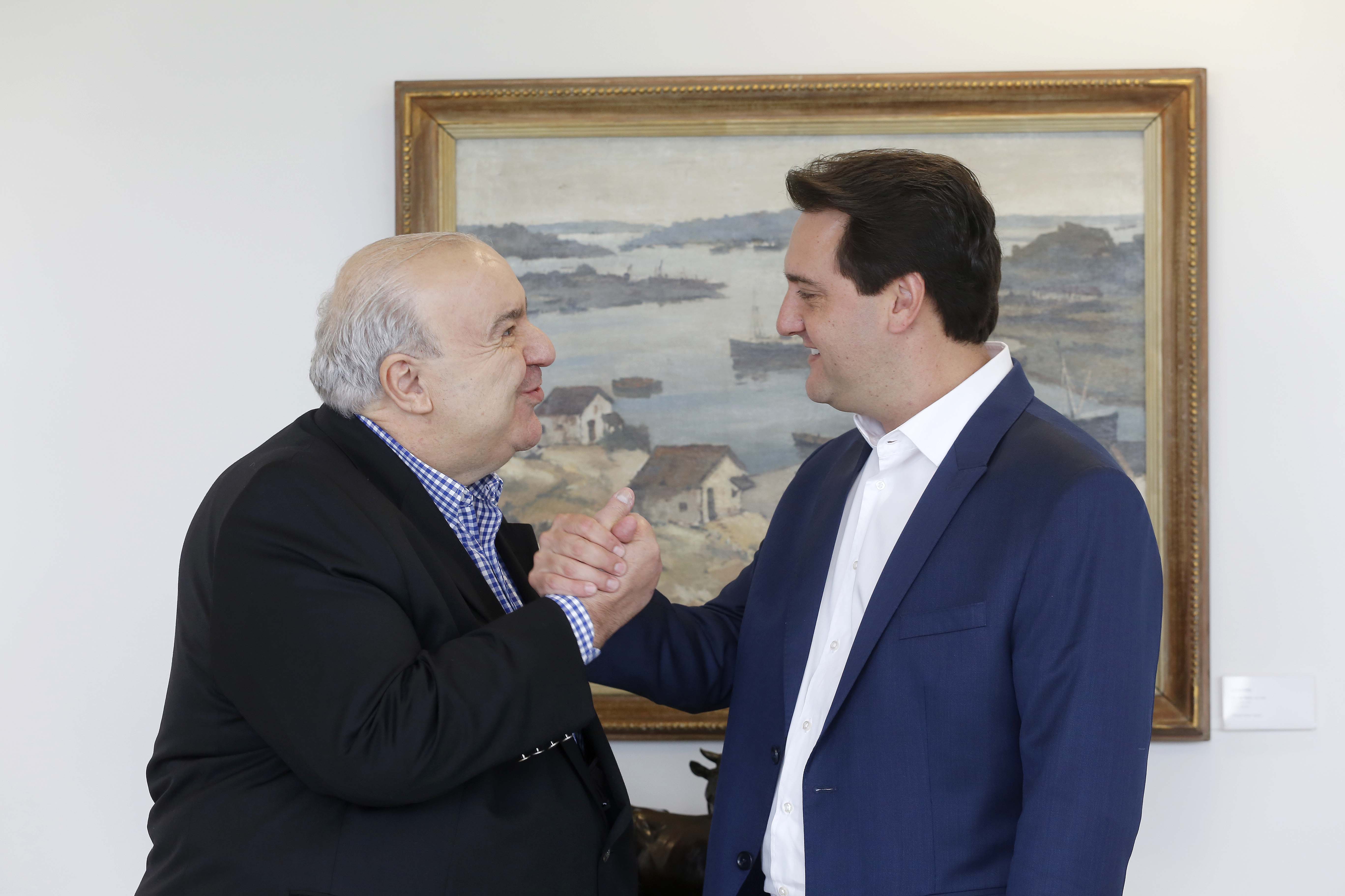 RATINHO JR CONCEDE SUBSIDIO AO TRANSPORTE PÚBLICO DE CURITIBA. O governador Carlos Massa Ratinho Junior anunciou nesta sexta-feira (22) o investimento de R$ 150 milhões em subsídio e obras para o transporte público de Curitiba e Região Metropolitana. Os recursos garantirão tarifa social de R$ 4,50 para o transporte da capital e das cidades vizinhas..Curitiba, 22-02-19.Foto: Arnaldo Alves / ANPr.