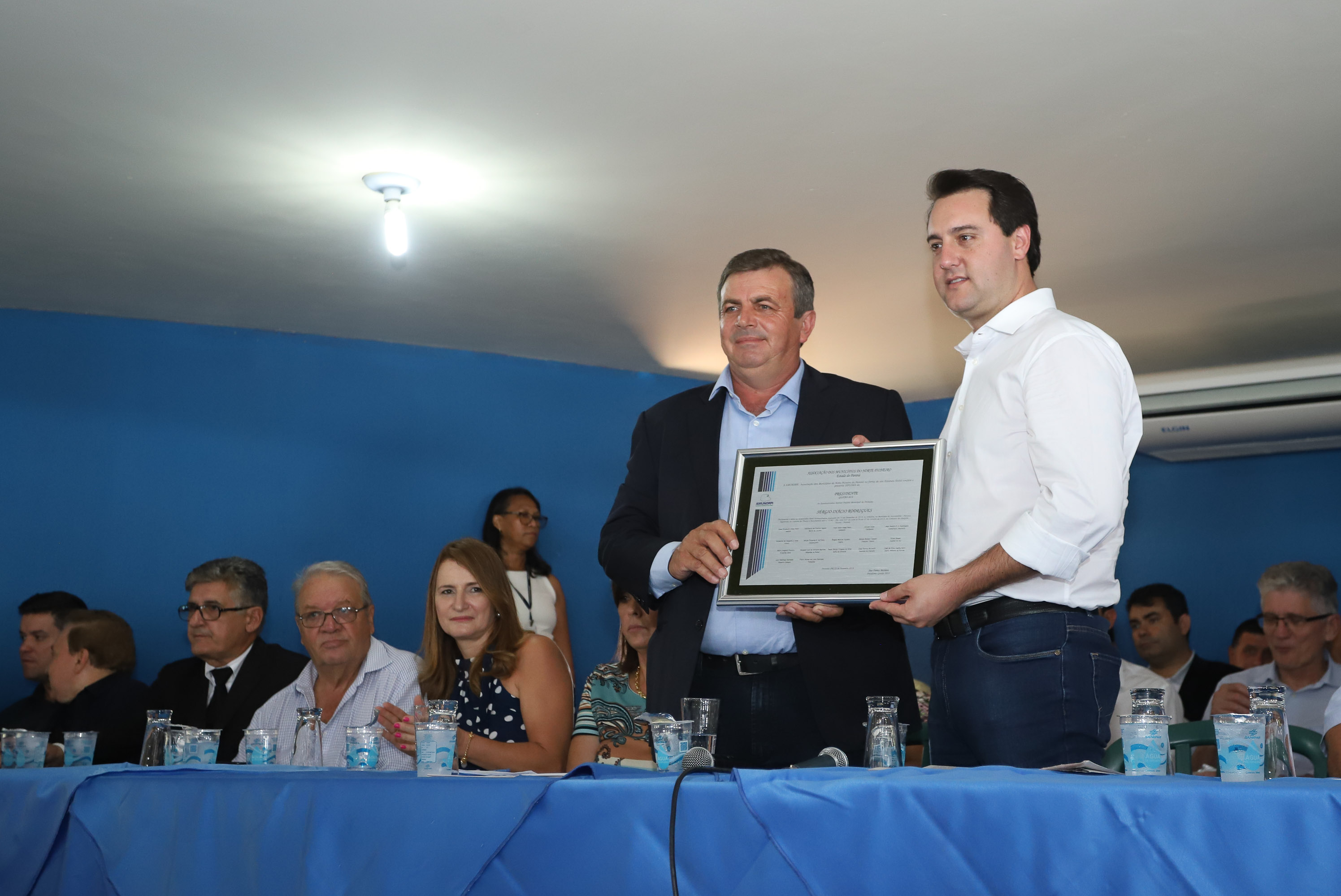 Na solenidade, o governador e o secretário de Desenvolvimento Urbano, João Carlos Ortega, assinaram a autorização para duas licitações. Para Wenceslau Braz, serão repassados R$ 294 mil para aquisição de um caminhão de coleta de lixo. - Pinhalão 22/02/2019 - Foto: Rodrigo Félix Leal/ANPr