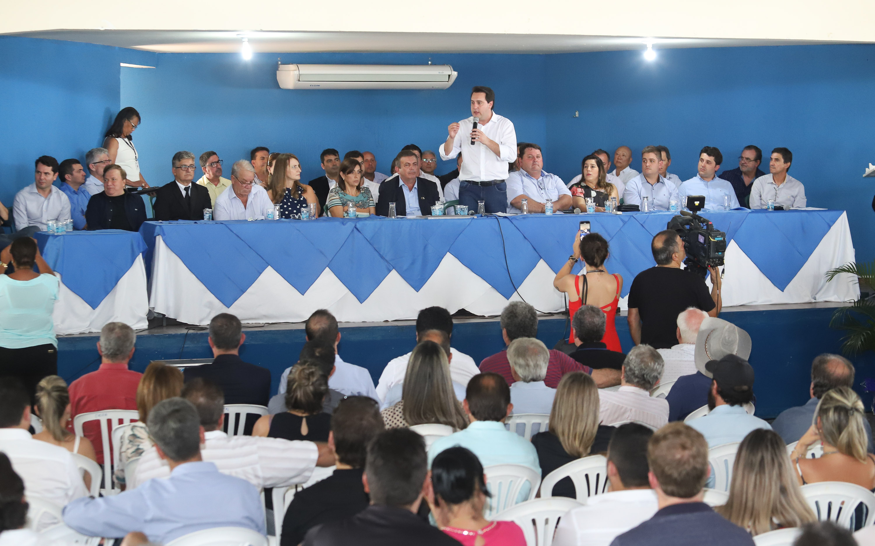 Governador Carlos Massa Ratinho Júnior participa da posse da diretoria da Associação dos Municípios do Norte Pioneiro (Amunorp), em Pinhalão, no Clube Aerp. - Pinhalão 22/02/2019 - Foto: Rodrigo Félix Leal/ANPr