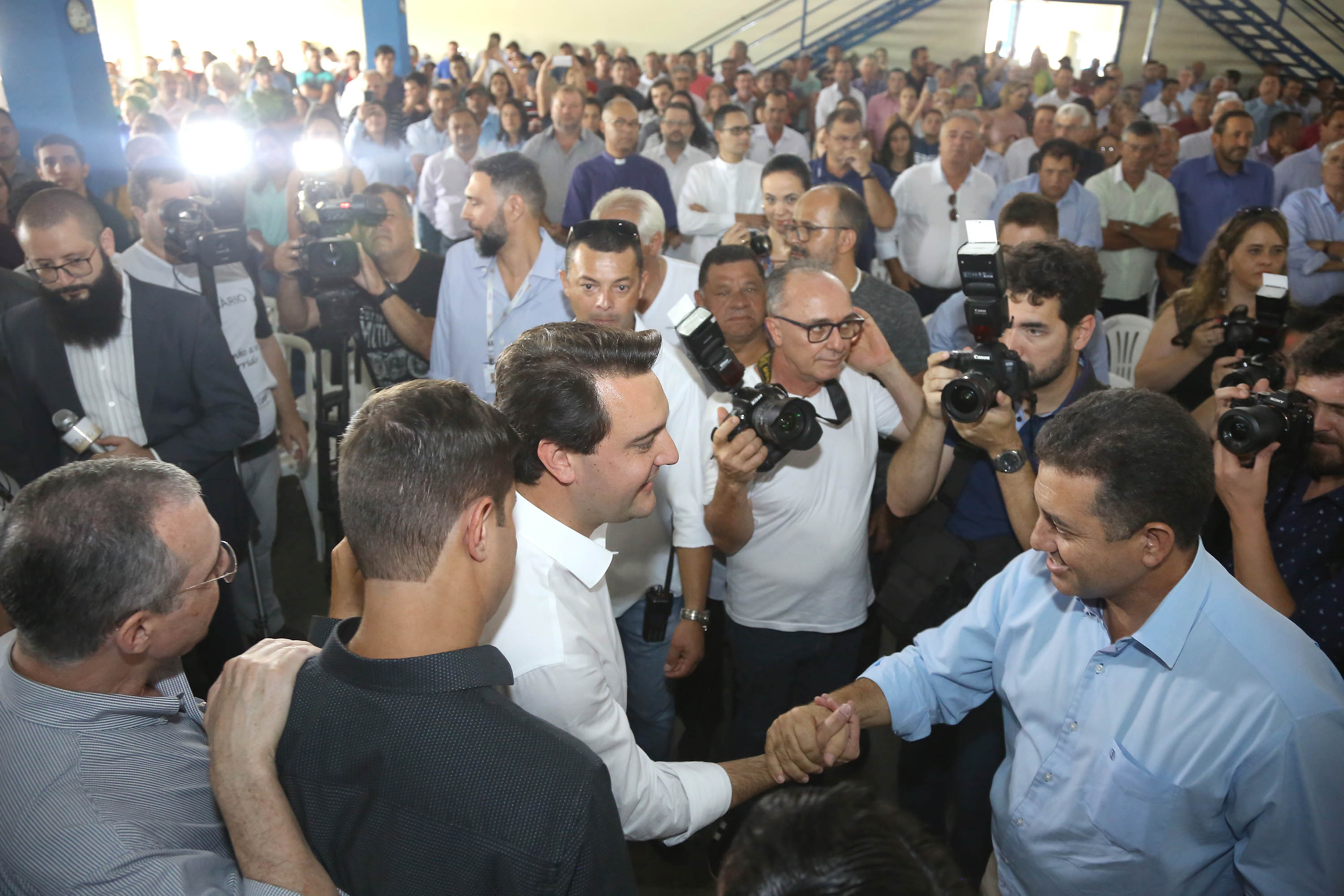 Governador Carlos Massa Ratinho Júnior participa da posse da nova diretoria da Associação dos Municípios do Norte Pioneiro (Amunorpi). O prefeito de Pinhalão, Sérgio Rodrigues é o presidente da Associação. - Pinhalão, 22/01/2019 - Foto: Jaelson Lucas/ANPr