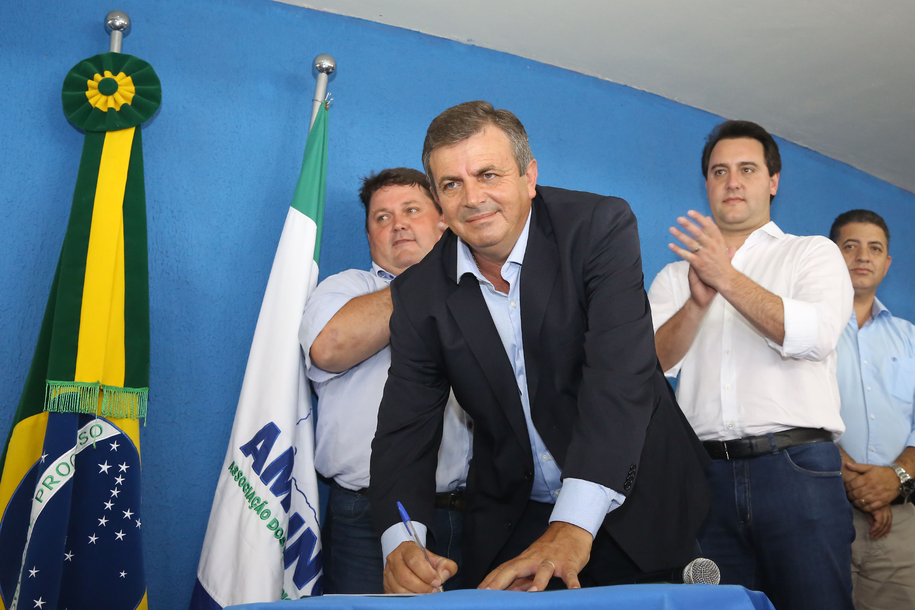 Governador Carlos Massa Ratinho Júnior participa da posse da nova diretoria da Associação dos Municípios do Norte Pioneiro (Amunorpi). O prefeito de Pinhalão, Sérgio Rodrigues é o presidente da Associação. - Pinhalão, 22/01/2019 - Foto: Jaelson Lucas/ANPr