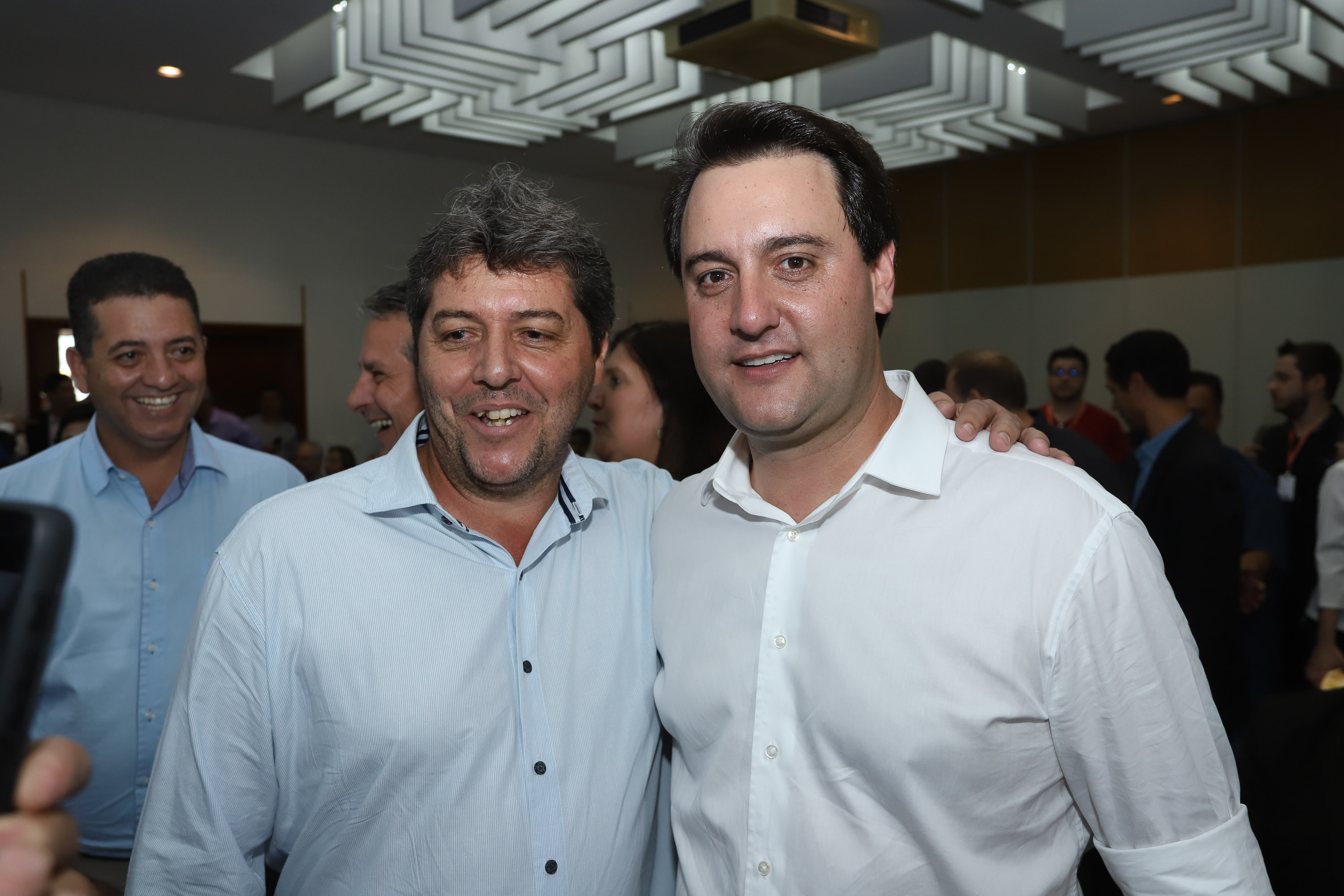 O governador Carlos Massa Ratinho Jr entregou nesta sexta(22) novas viaturas, aparelhos etolométricos e coletes balísticos às unidades da Polícia Militar que pertencem ao 2 Comando Regional - Londrina e região. Londrina,22/02/2019 - Foto: Rodrigo Félix Leal/ANPr
