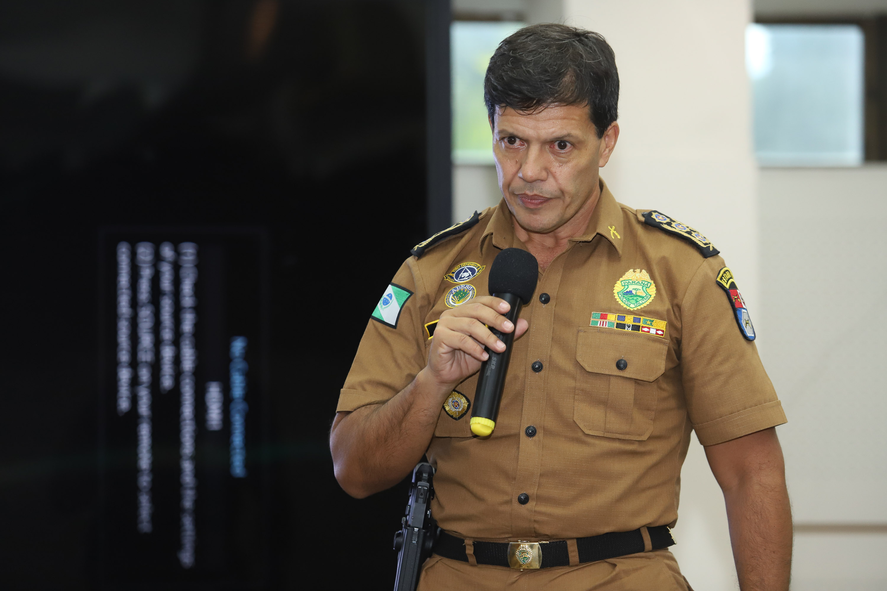 O governador Carlos Massa Ratinho Jr entregou nesta sexta(22) novas viaturas, aparelhos etolométricos e coletes balísticos às unidades da Polícia Militar que pertencem ao 2 Comando Regional - Londrina e região. Londrina,22/02/2019 - Foto: Rodrigo Félix Leal/ANPr